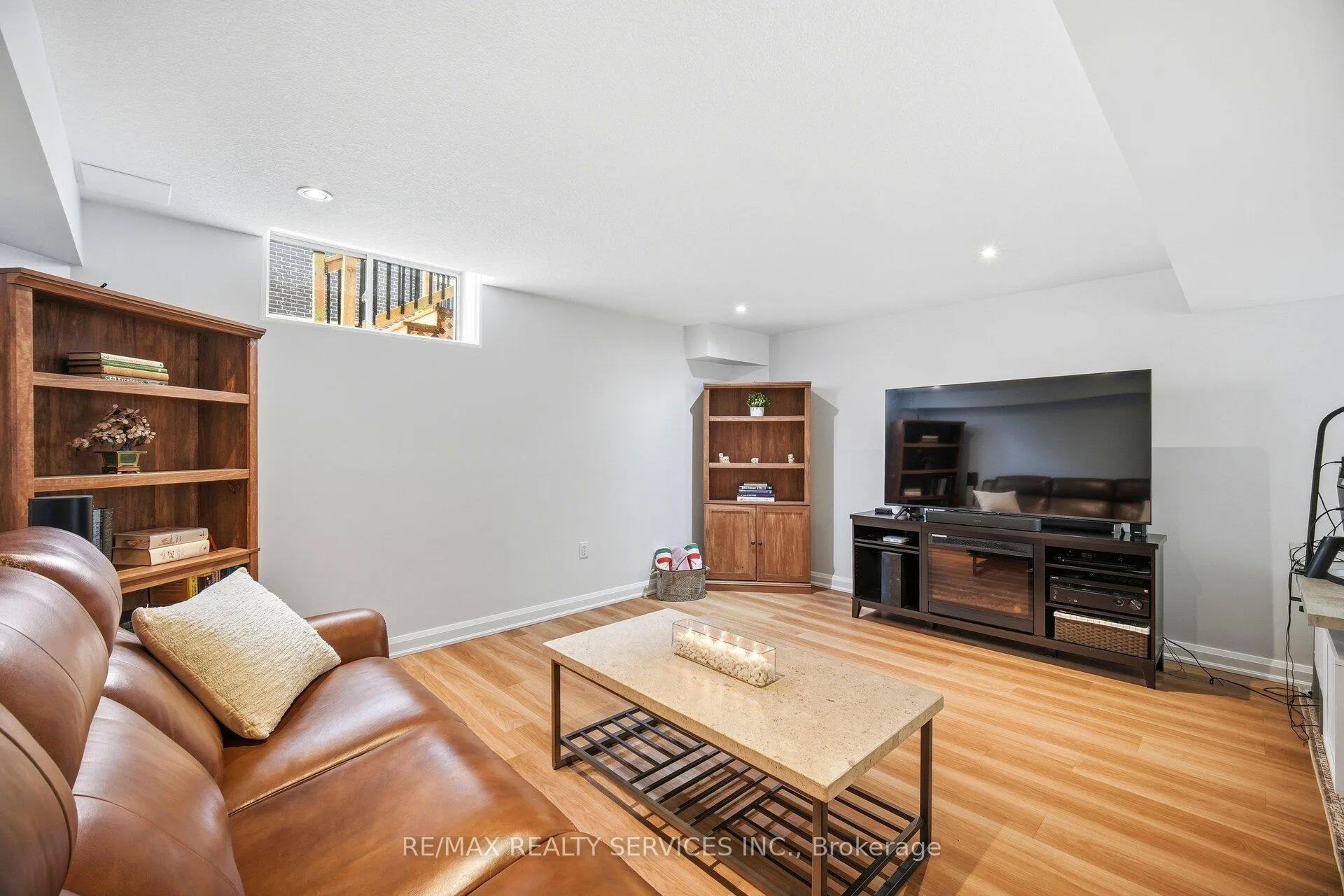 Photo 33 of 4000 Crown Street, Lincoln, Beamsville — HOMEH