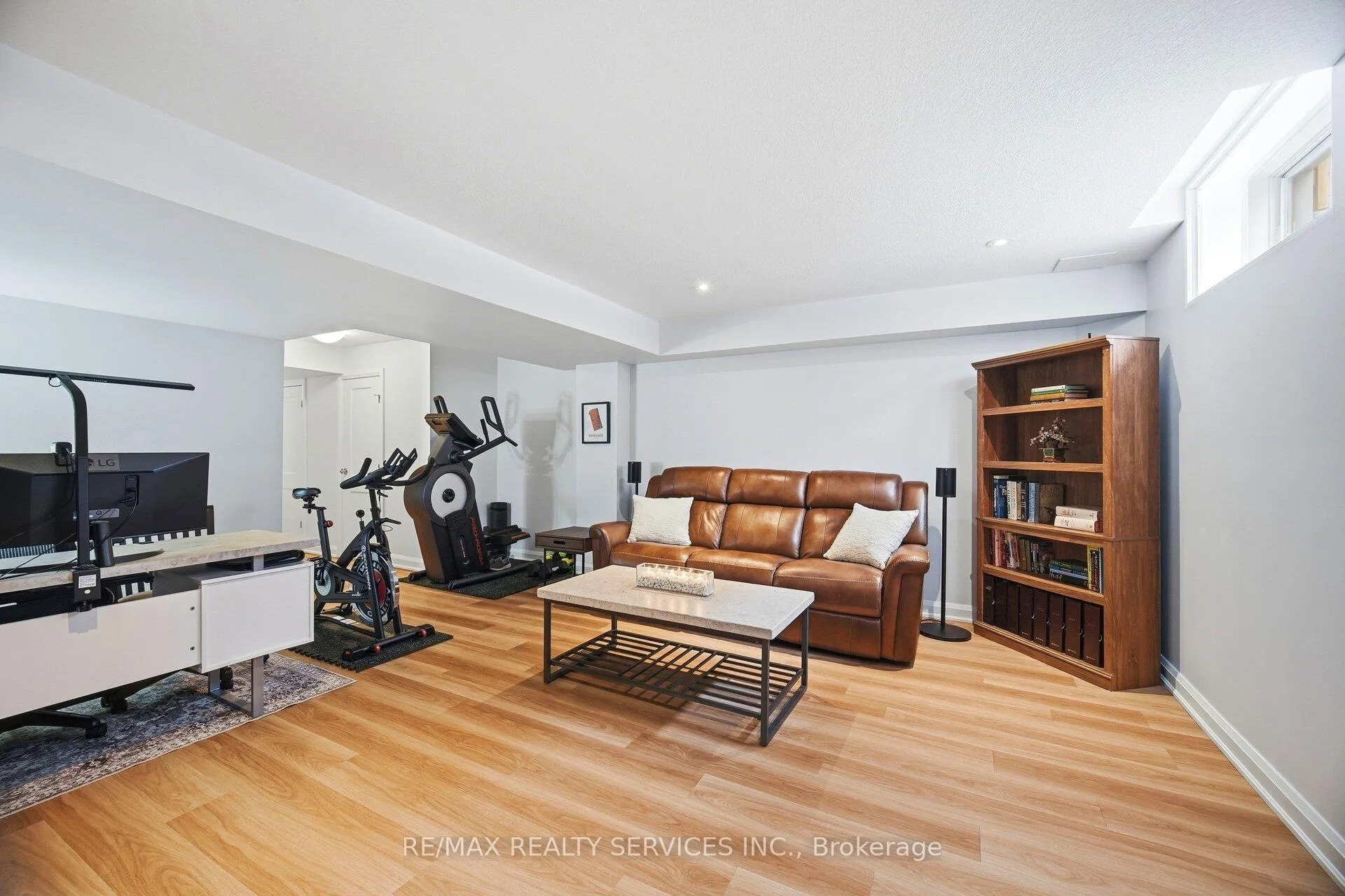 Photo 34 of 4000 Crown Street, Lincoln, Beamsville — HOMEH