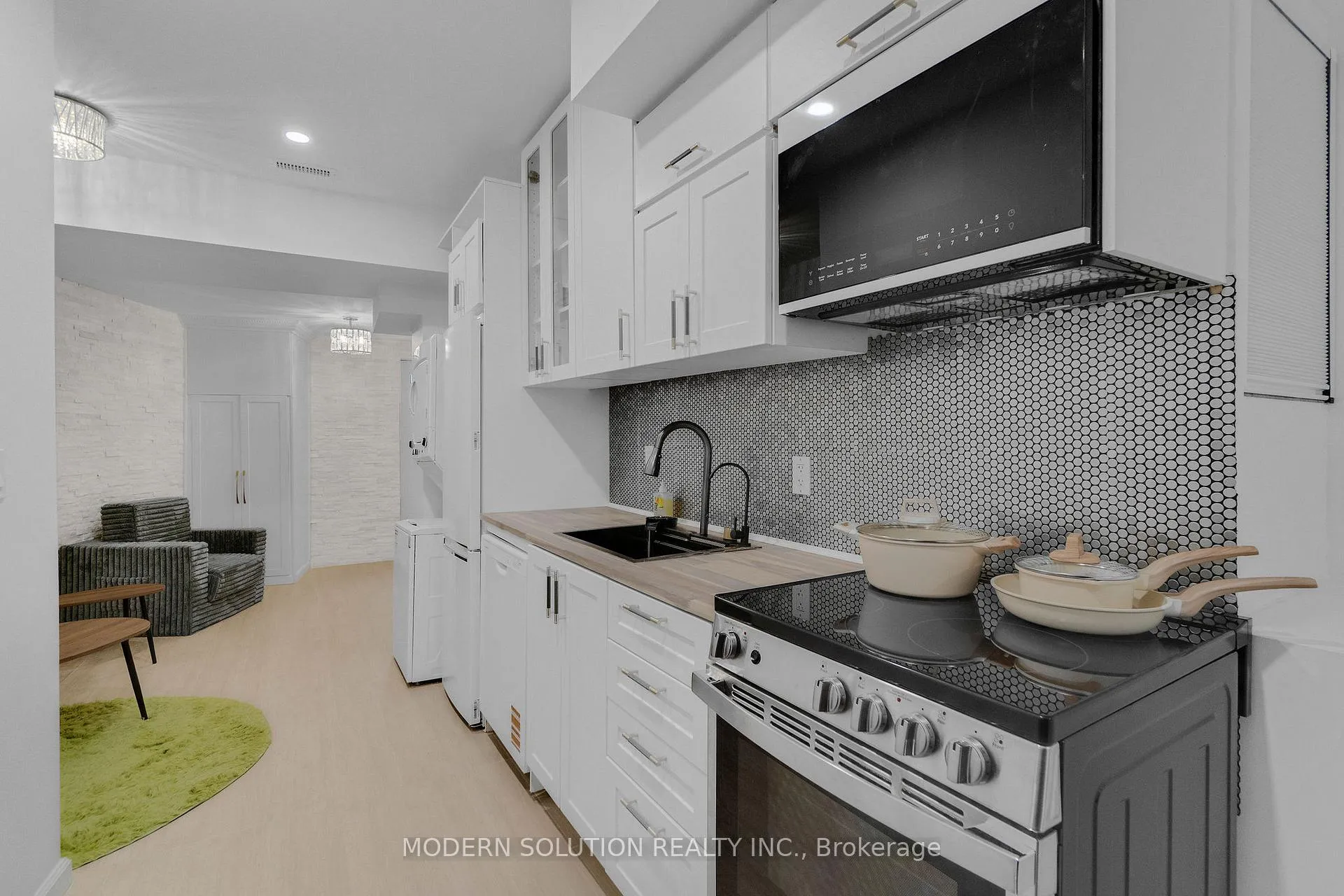 Front of Unit Lower, 66 Silverthorn Avenue
