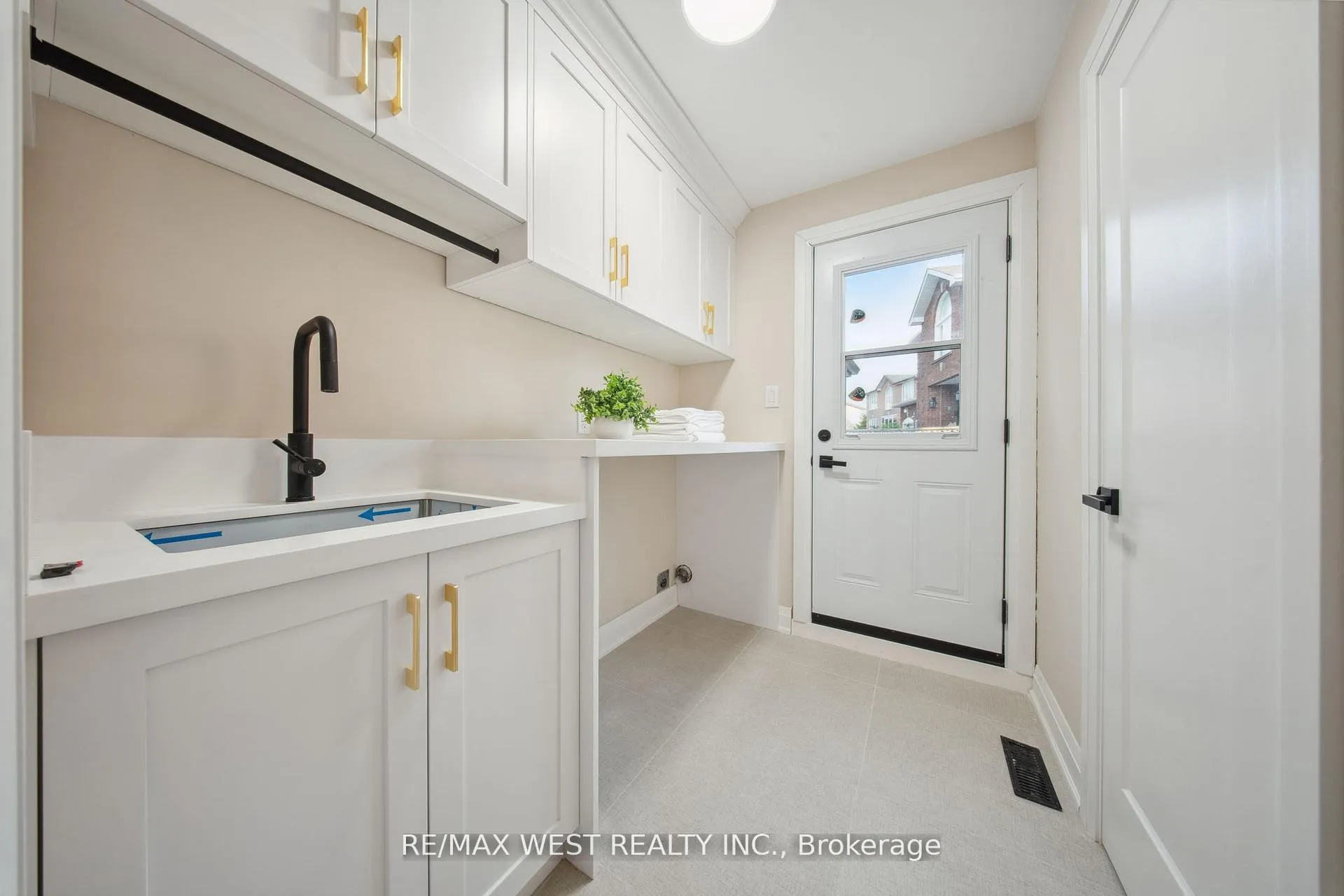 Photo 10 of 4 Snowcrest Crescent, Markham, Milliken Mills East — HOMEH