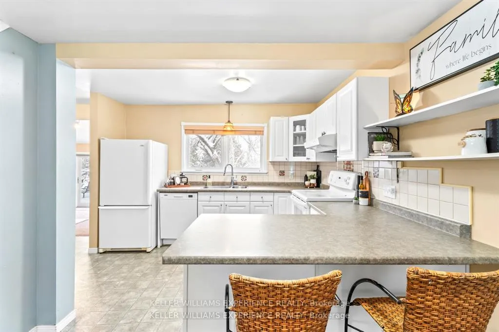 Photo 10 of 829 Memorial Avenue, Orillia — HOMEH