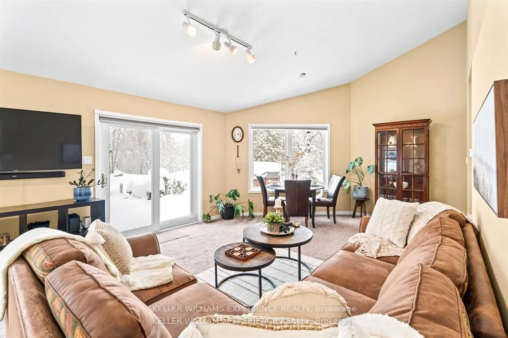 Photo 13 of 829 Memorial Avenue, Orillia — HOMEH