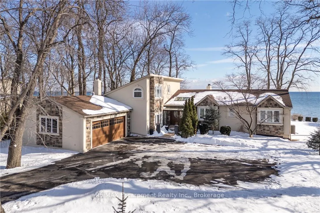 Front of 3346 Lakeshore Road W