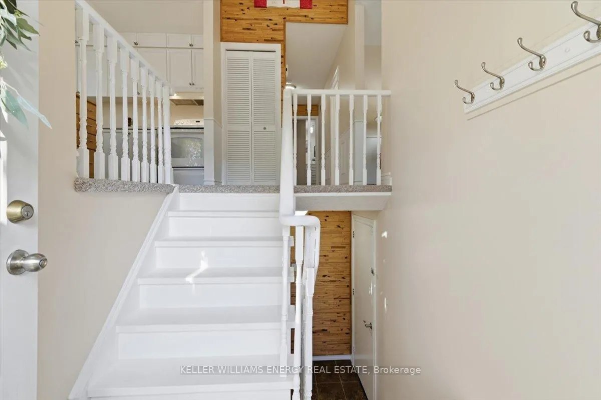 Photo 2 of 856 Roundelay Drive, Oshawa, McLaughlin — HOMEH