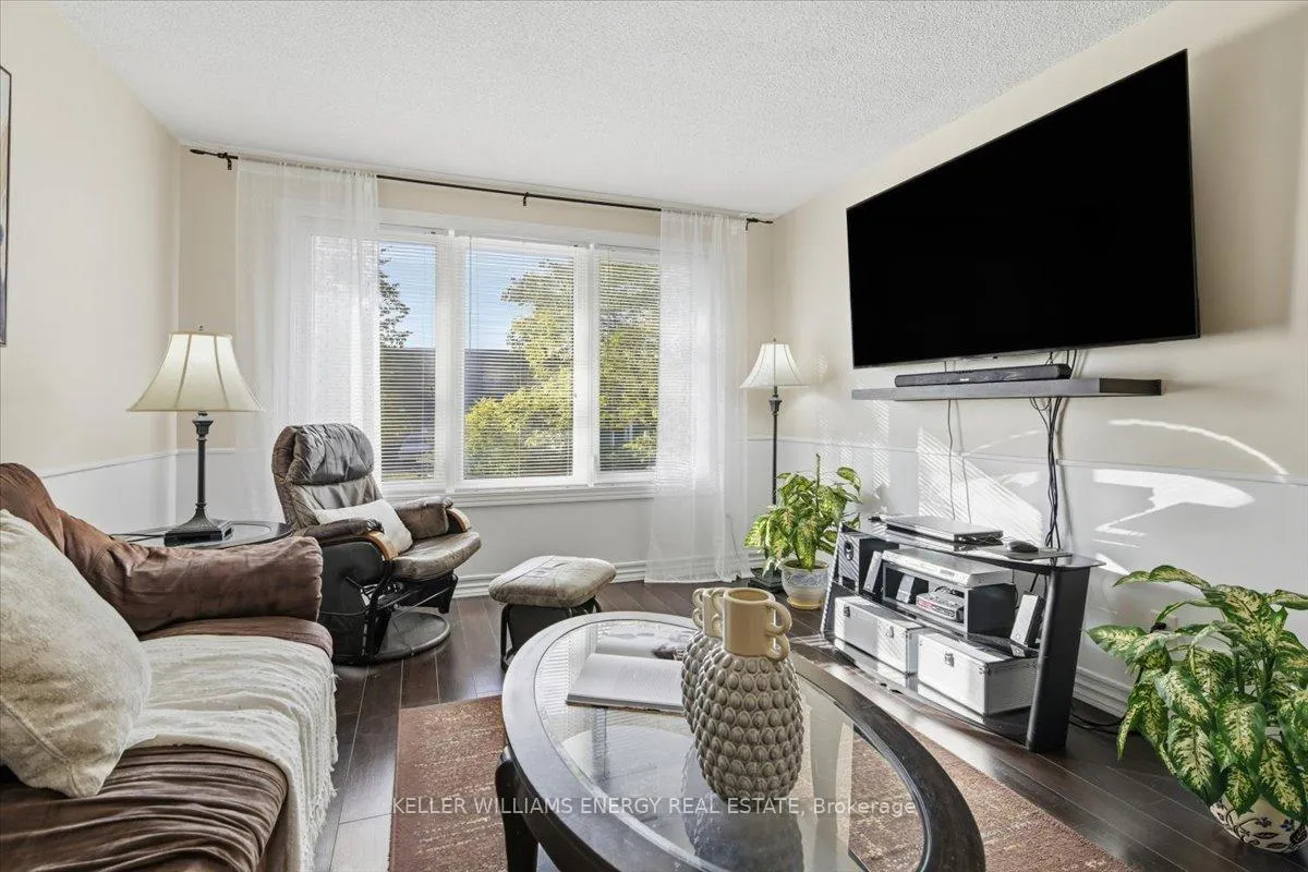 Photo 5 of 856 Roundelay Drive, Oshawa, McLaughlin — HOMEH