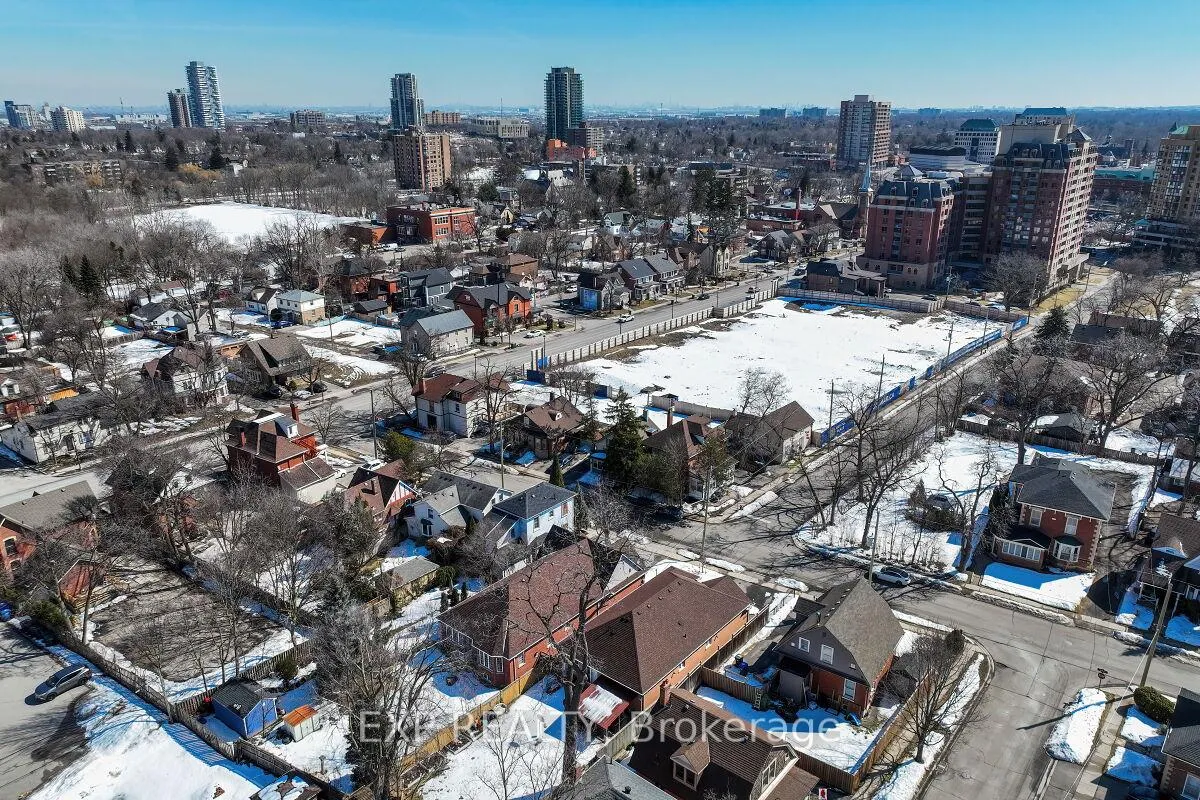 Photo 38 of 7 David Street, Brampton, Downtown Brampton — HOMEH