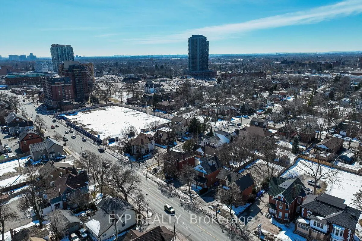 Photo 39 of 7 David Street, Brampton, Downtown Brampton — HOMEH