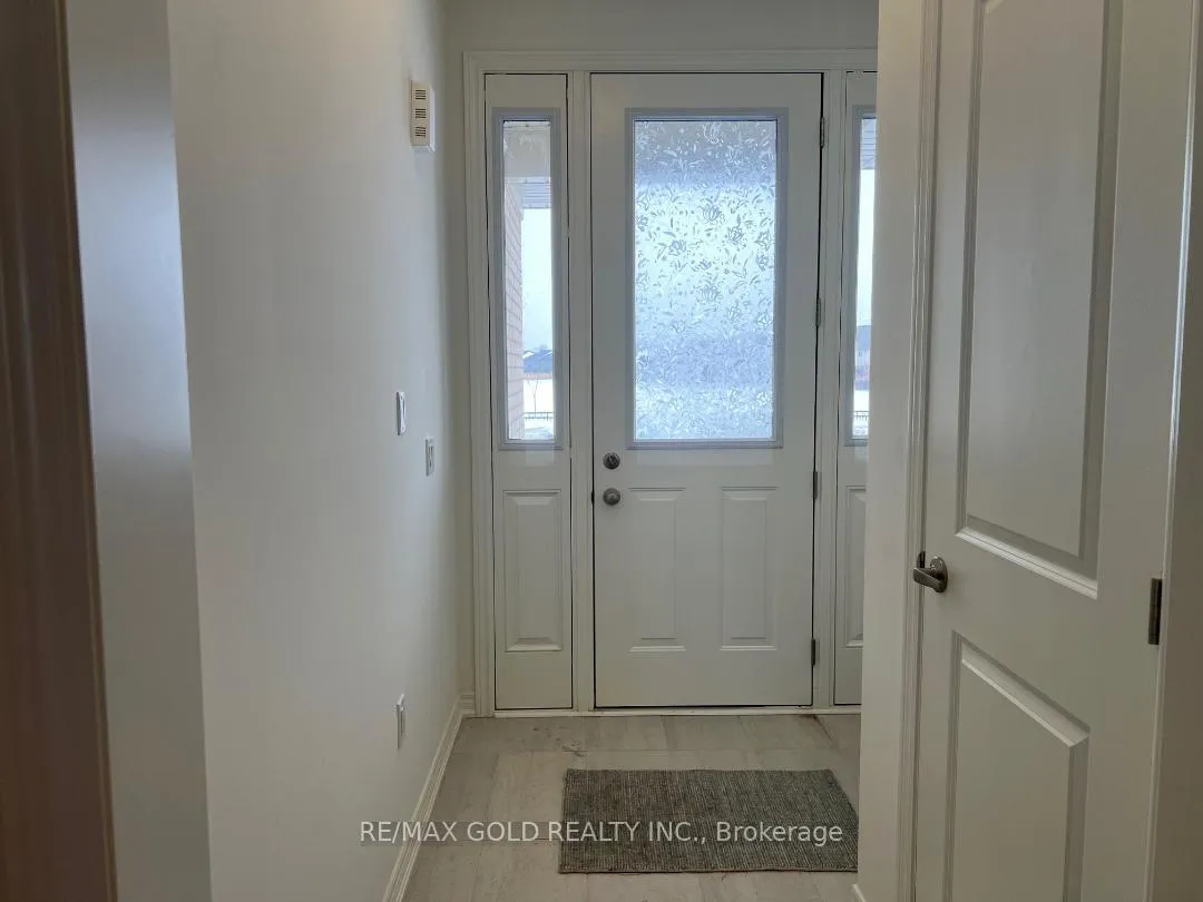 Photo 4 of 105 Picardy Drive, Hamilton, Stoney Creek Mountain — HOMEH