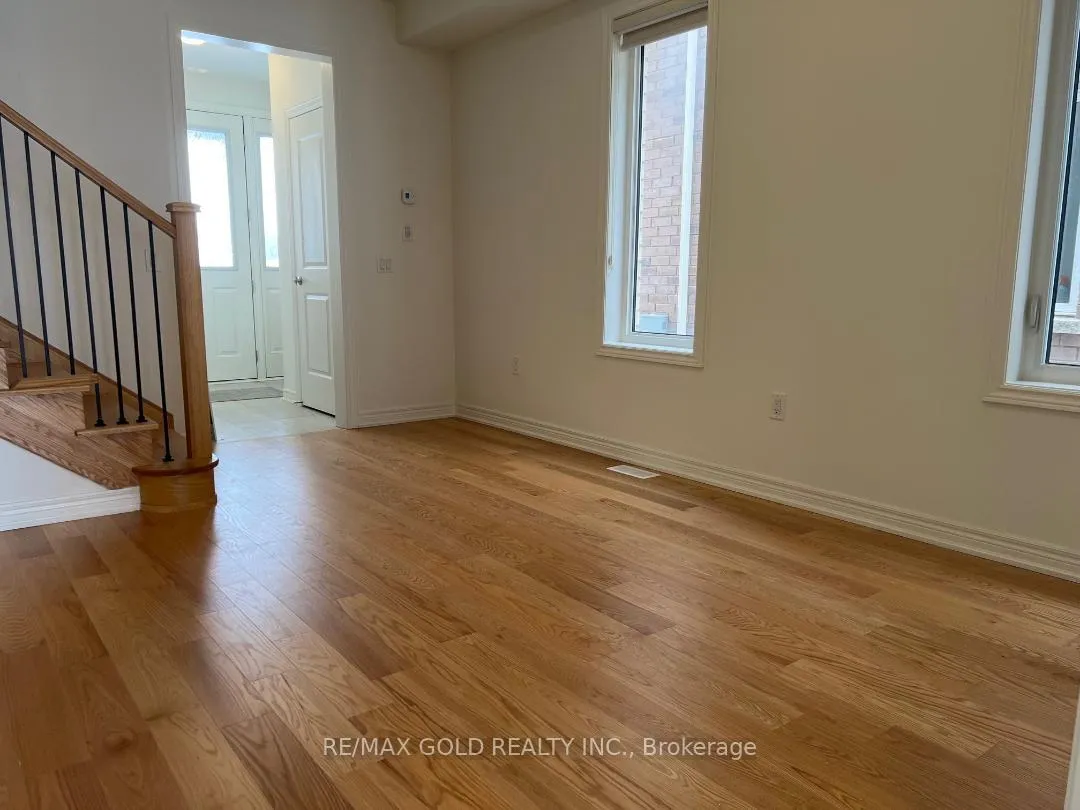 Photo 5 of 105 Picardy Drive, Hamilton, Stoney Creek Mountain — HOMEH