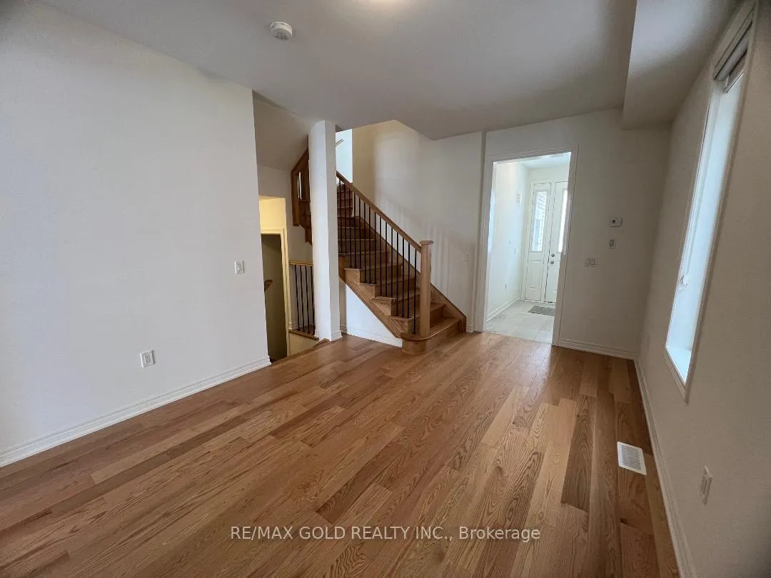 Photo 6 of 105 Picardy Drive, Hamilton, Stoney Creek Mountain — HOMEH
