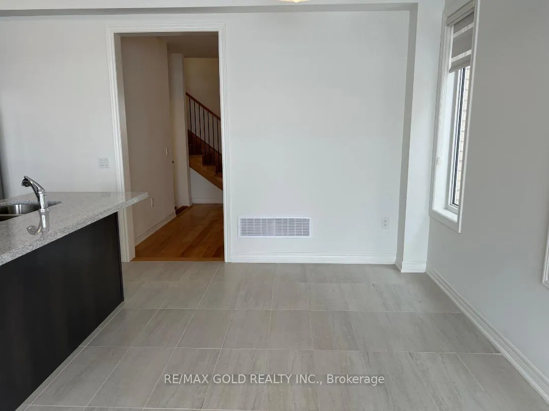 Photo 8 of 105 Picardy Drive, Hamilton, Stoney Creek Mountain — HOMEH
