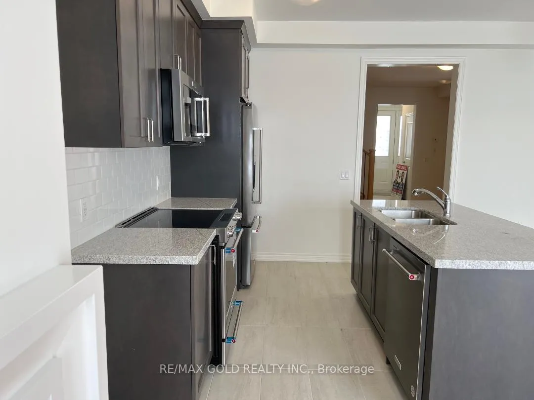 Photo 11 of 105 Picardy Drive, Hamilton, Stoney Creek Mountain — HOMEH