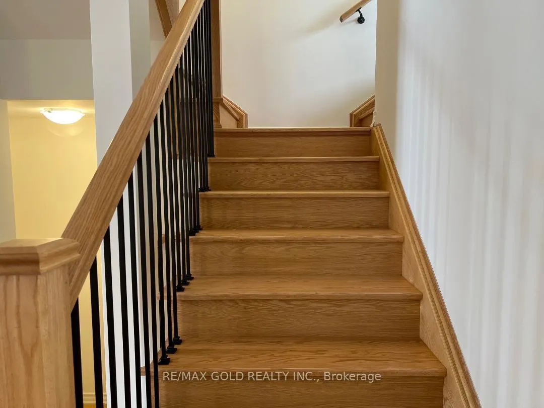 Photo 17 of 105 Picardy Drive, Hamilton, Stoney Creek Mountain — HOMEH