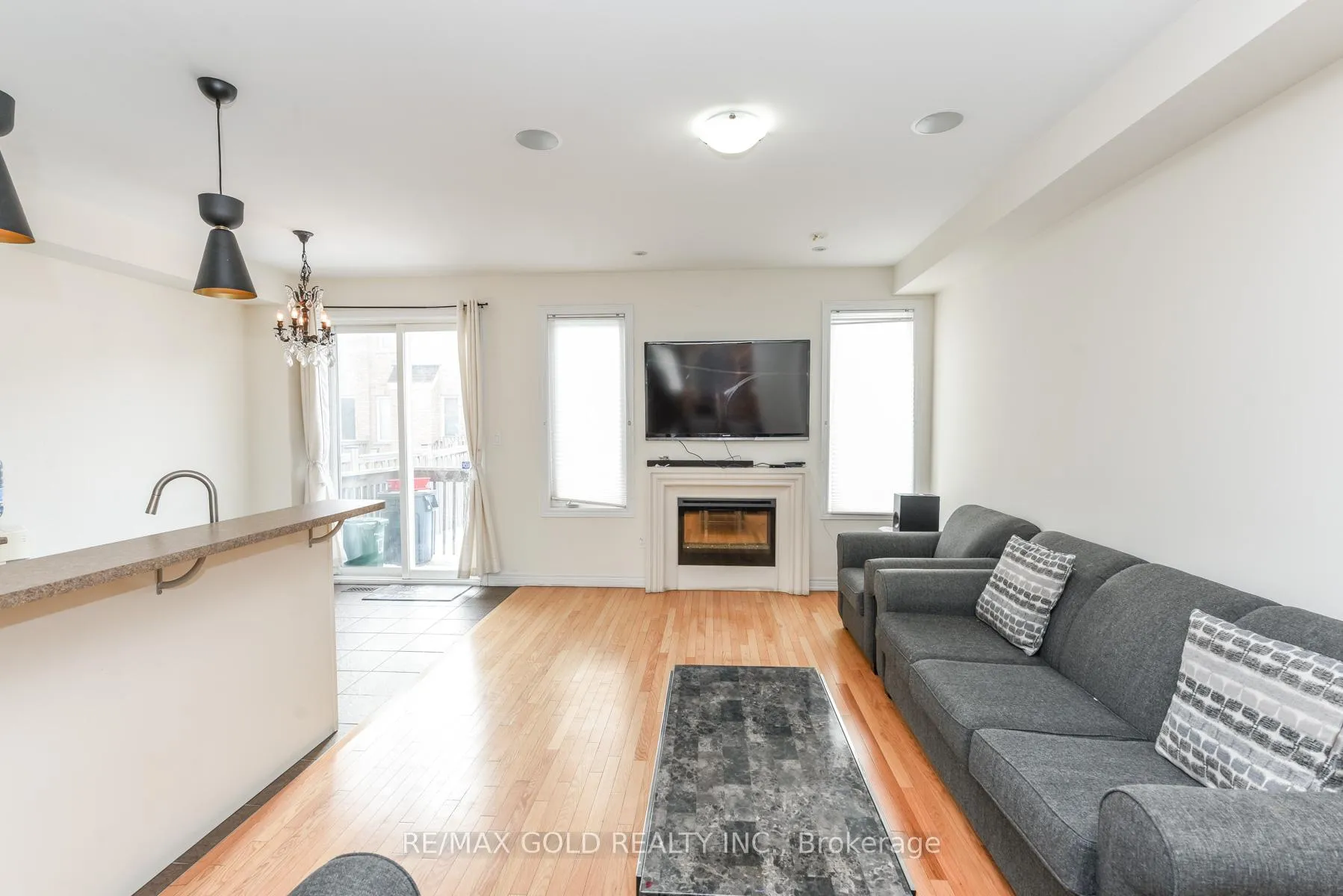 Photo 8 of 22 Merrickville Way, Brampton, Bram West — HOMEH