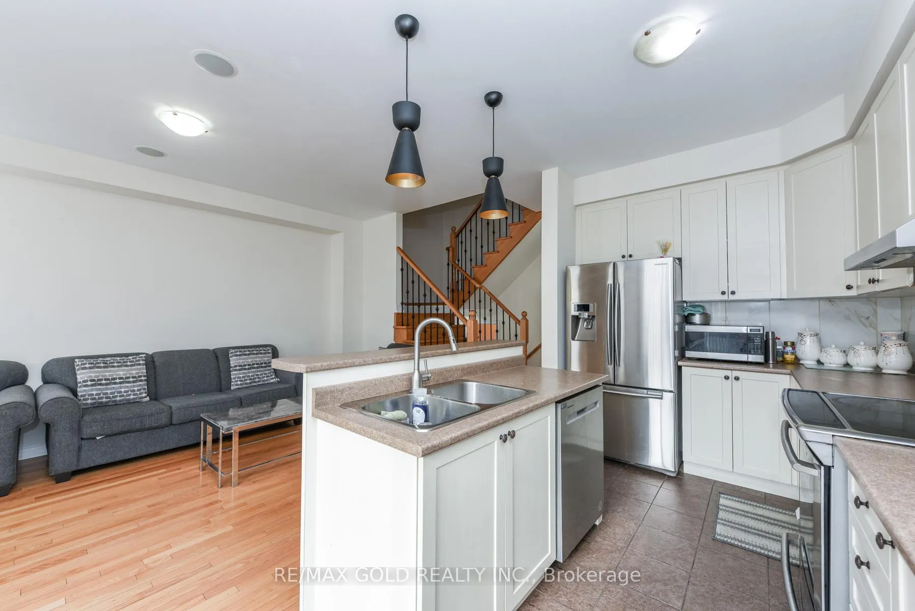 Photo 9 of 22 Merrickville Way, Brampton, Bram West — HOMEH