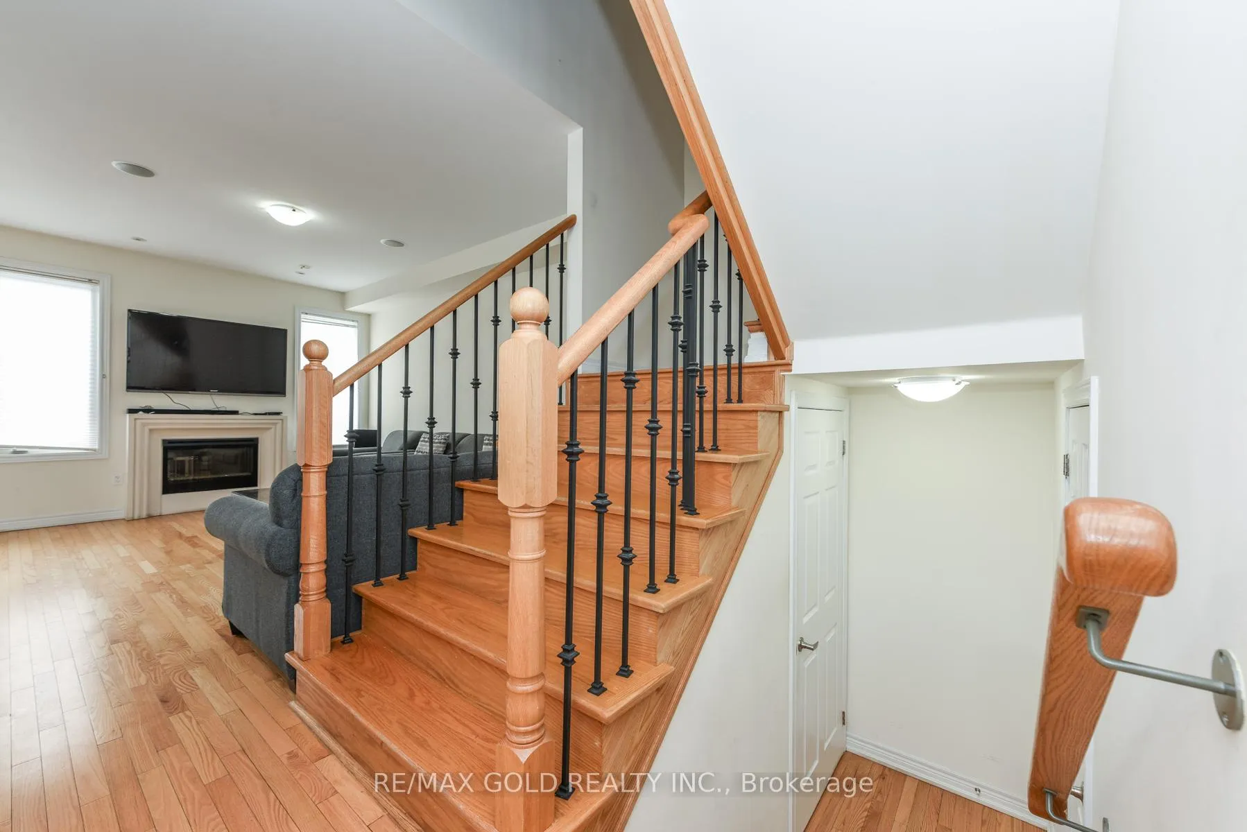 Photo 11 of 22 Merrickville Way, Brampton, Bram West — HOMEH