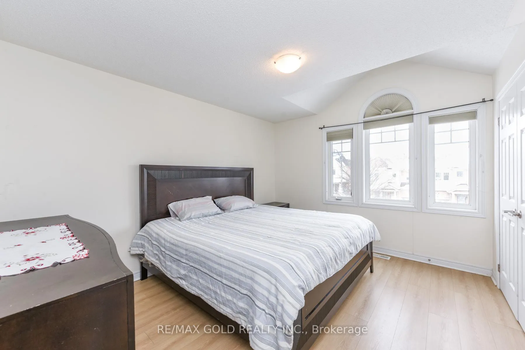 Photo 12 of 22 Merrickville Way, Brampton, Bram West — HOMEH