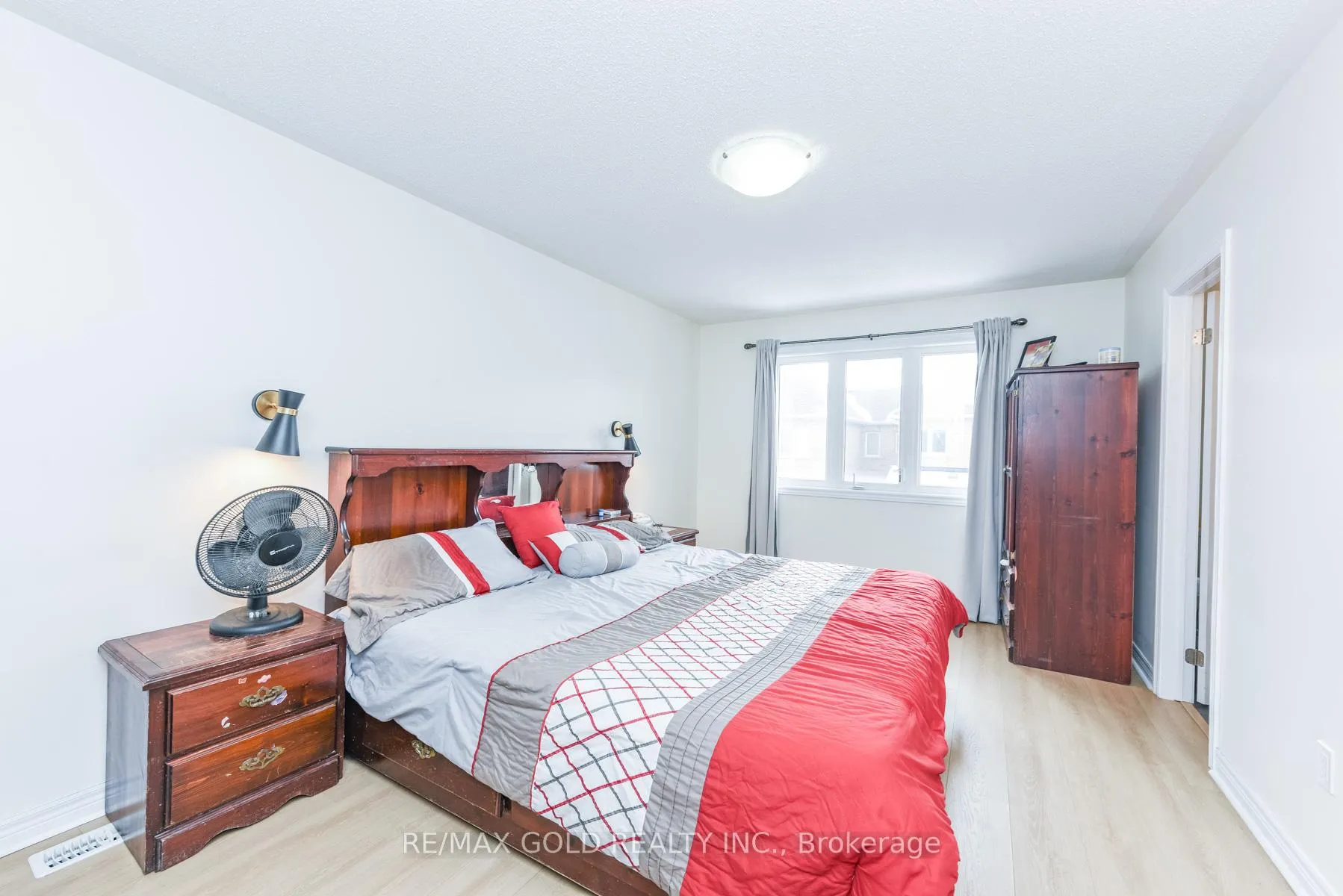 Photo 14 of 22 Merrickville Way, Brampton, Bram West — HOMEH