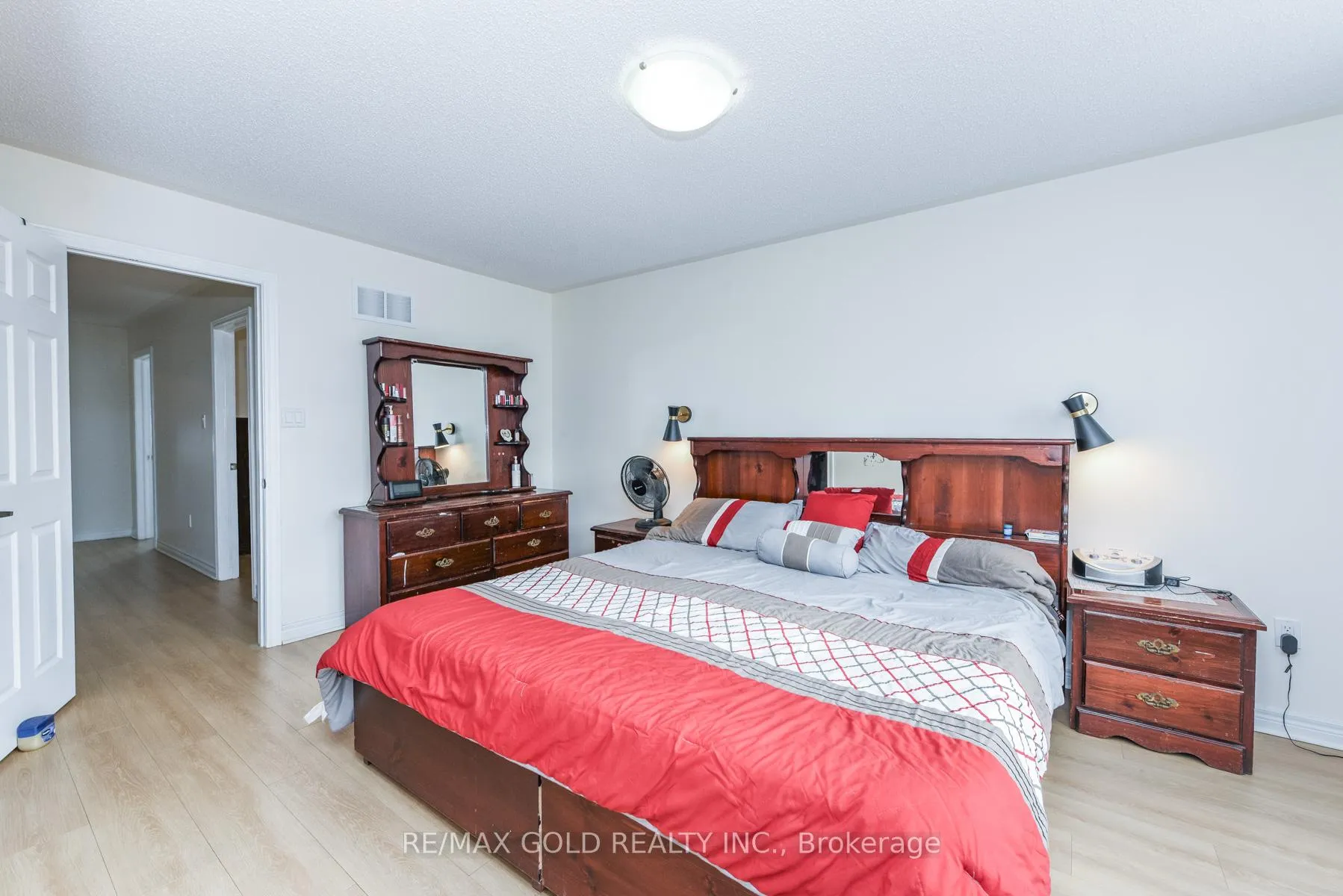 Photo 15 of 22 Merrickville Way, Brampton, Bram West — HOMEH