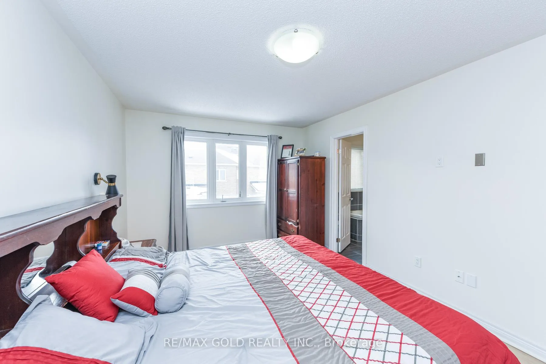 Photo 16 of 22 Merrickville Way, Brampton, Bram West — HOMEH