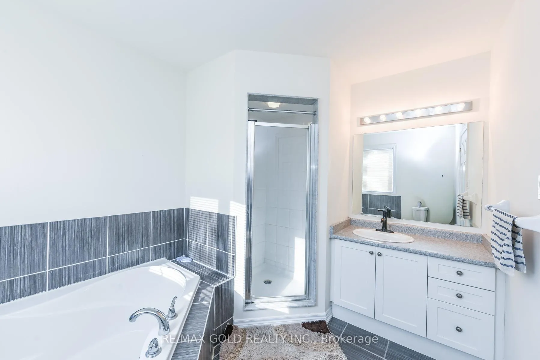 Photo 17 of 22 Merrickville Way, Brampton, Bram West — HOMEH