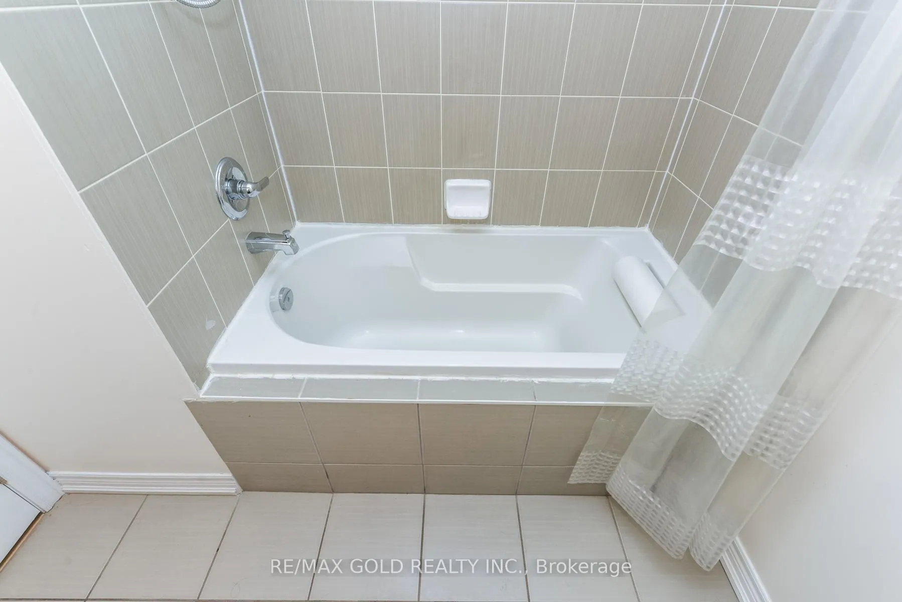 Photo 24 of 22 Merrickville Way, Brampton, Bram West — HOMEH