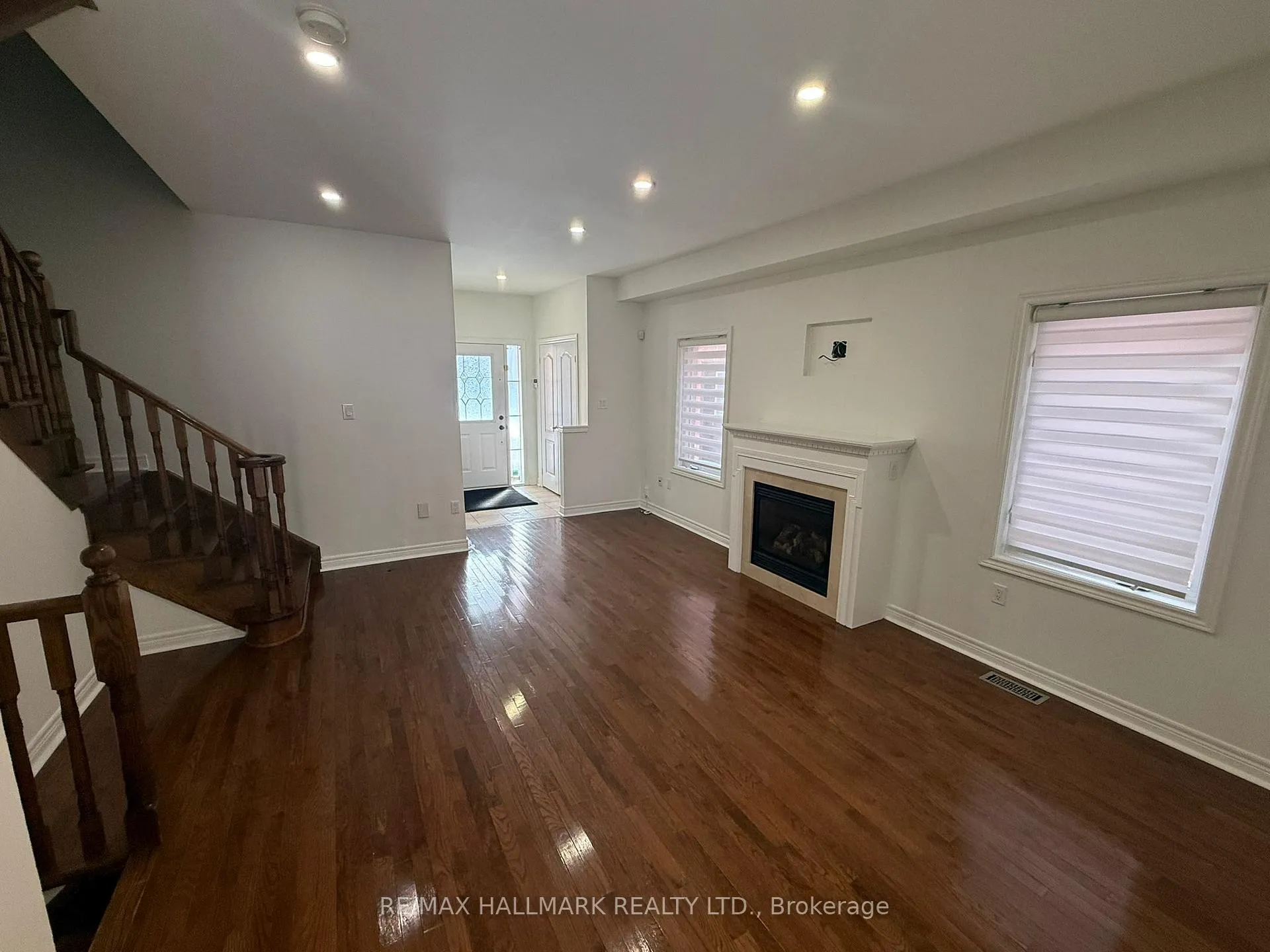 Photo 2 of 103 Andes Crescent, Vaughan, Vellore Village — HOMEH