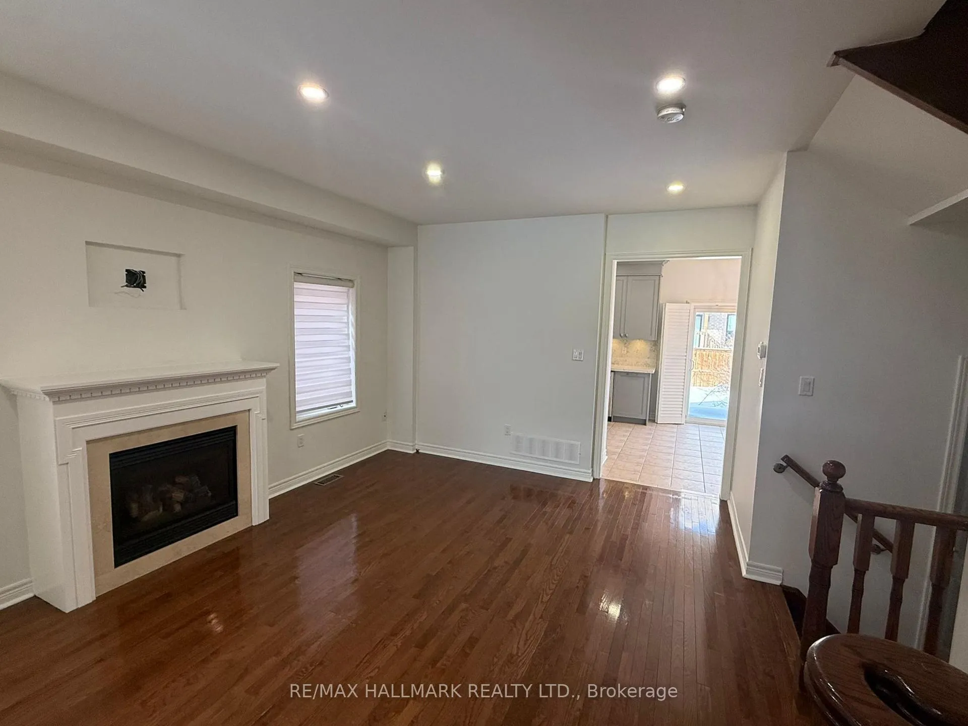 Photo 3 of 103 Andes Crescent, Vaughan, Vellore Village — HOMEH