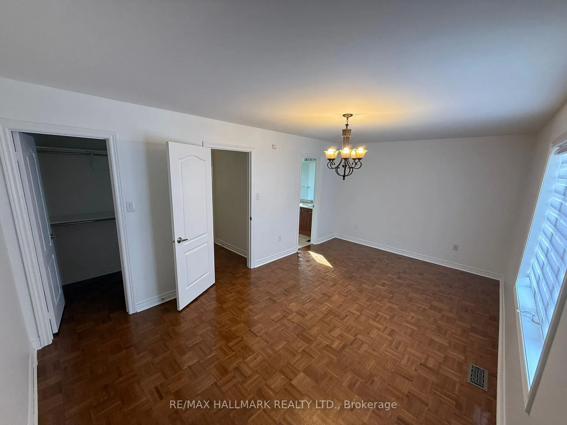 Photo 8 of 103 Andes Crescent, Vaughan, Vellore Village — HOMEH