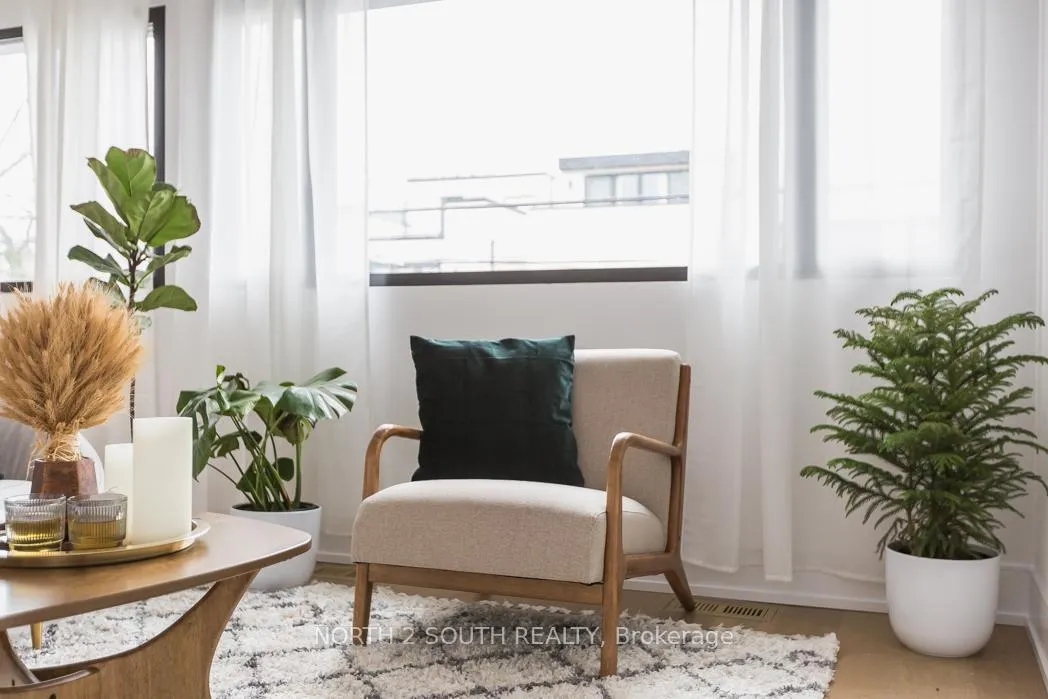 Photo 2 of Unit B, 918 Manning Avenue, Toronto, The Annex — HOMEH