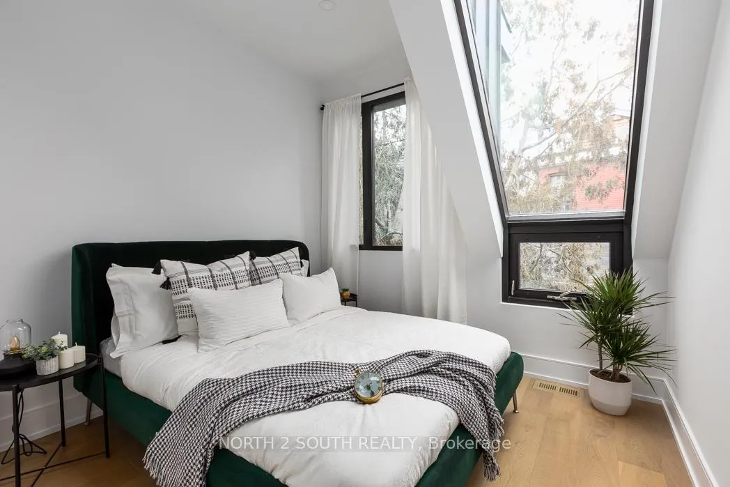Photo 6 of Unit B, 918 Manning Avenue, Toronto, The Annex — HOMEH