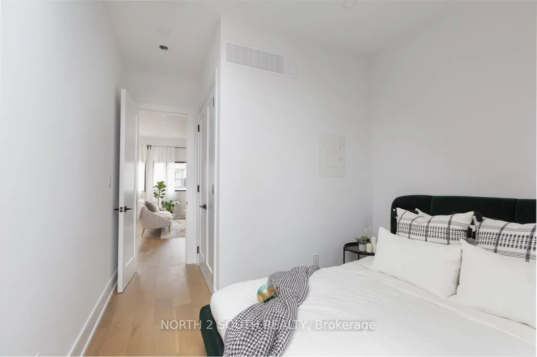 Photo 7 of Unit B, 918 Manning Avenue, Toronto, The Annex — HOMEH