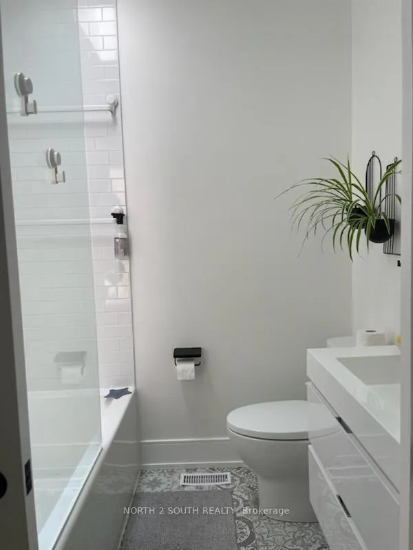 Photo 10 of Unit B, 918 Manning Avenue, Toronto, The Annex — HOMEH