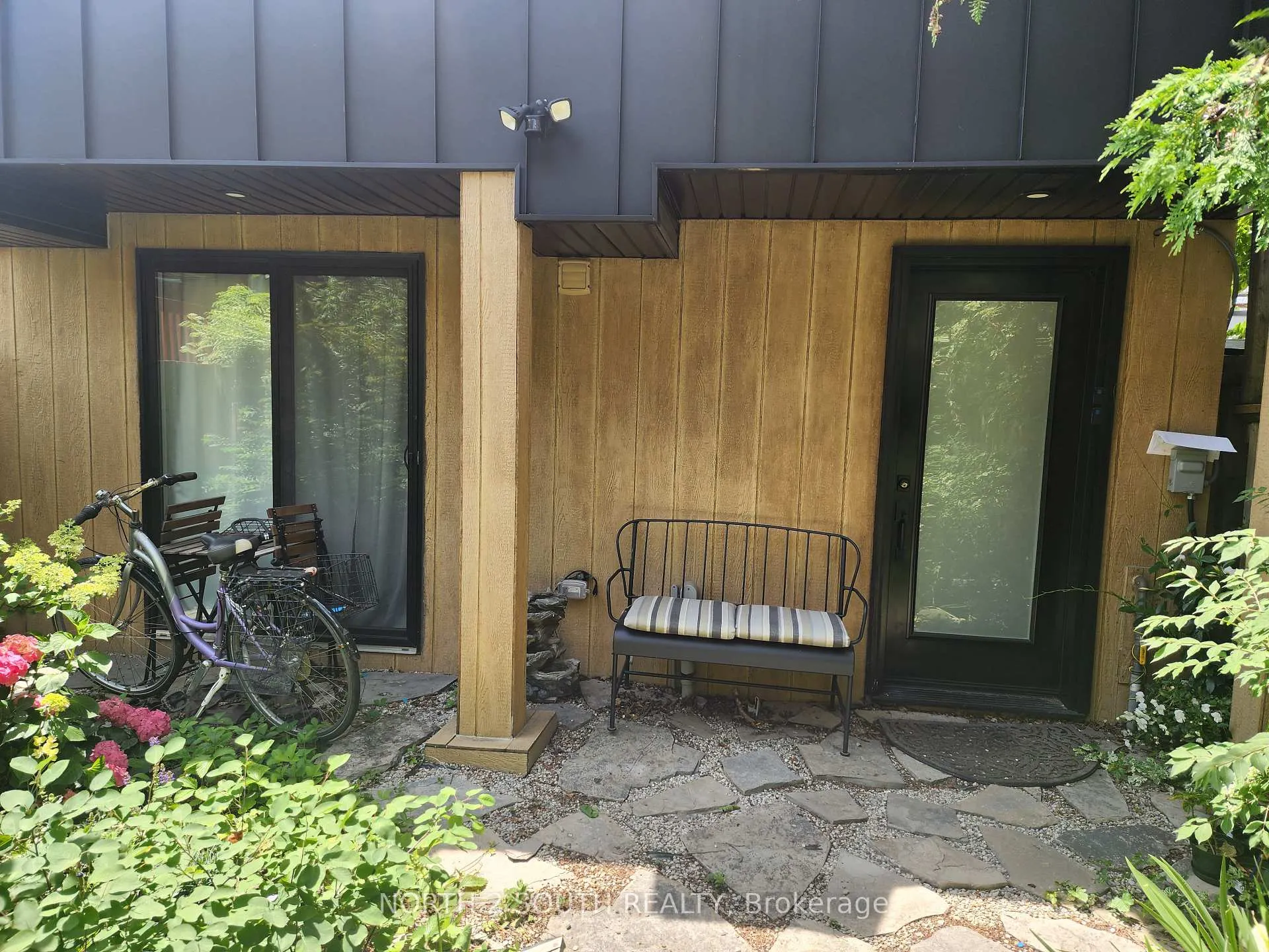 Photo 11 of Unit B, 918 Manning Avenue, Toronto, The Annex — HOMEH
