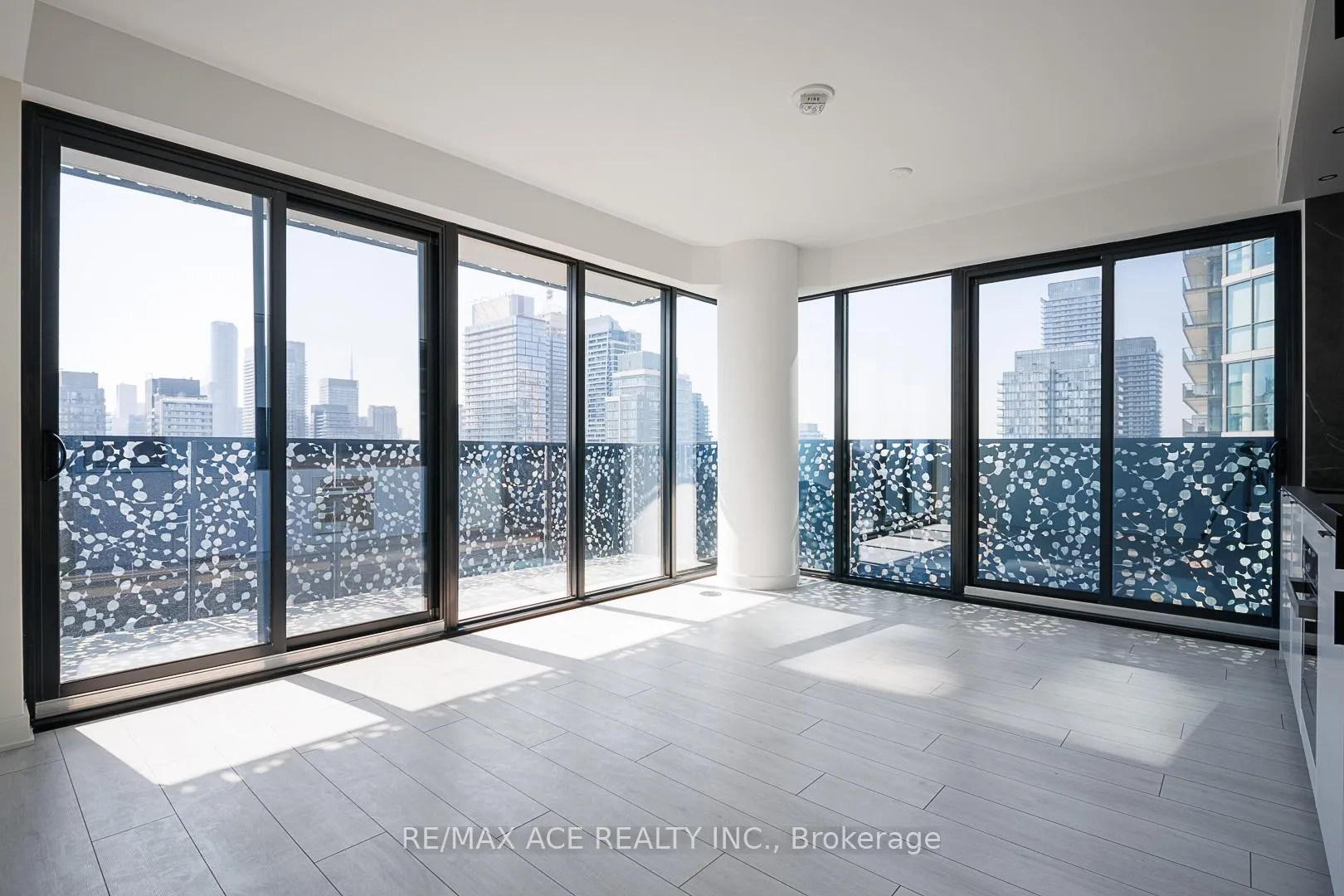 Photo 4 of Unit 2606, 55 Charles Street E, Toronto, Church-Yonge Corridor — HOMEH