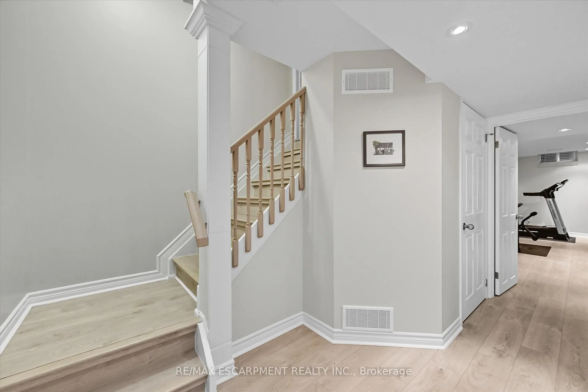 Photo 30 of 2265 Stokes Lane, Burlington, Orchard — HOMEH