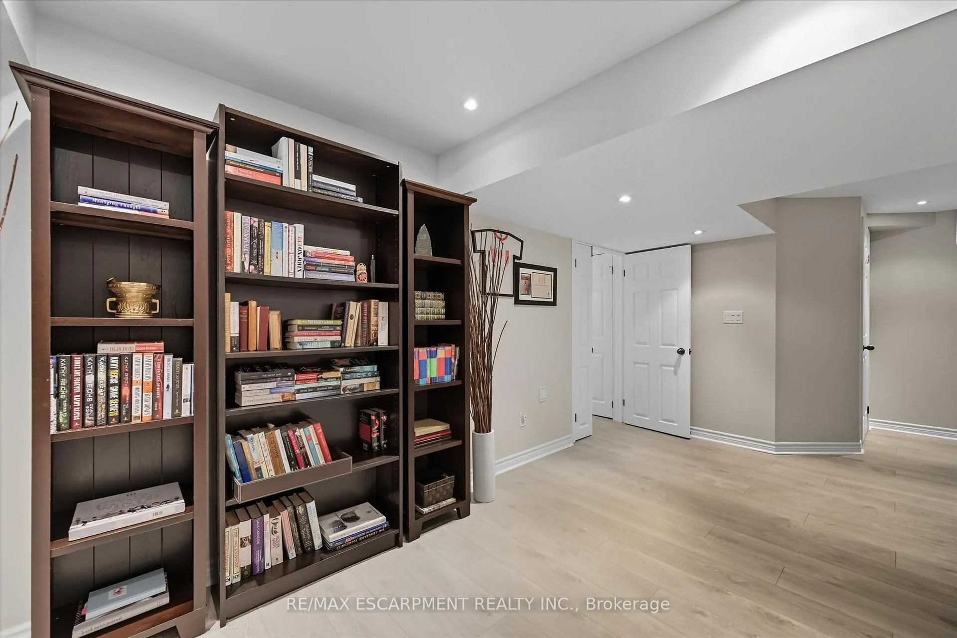 Photo 31 of 2265 Stokes Lane, Burlington, Orchard — HOMEH