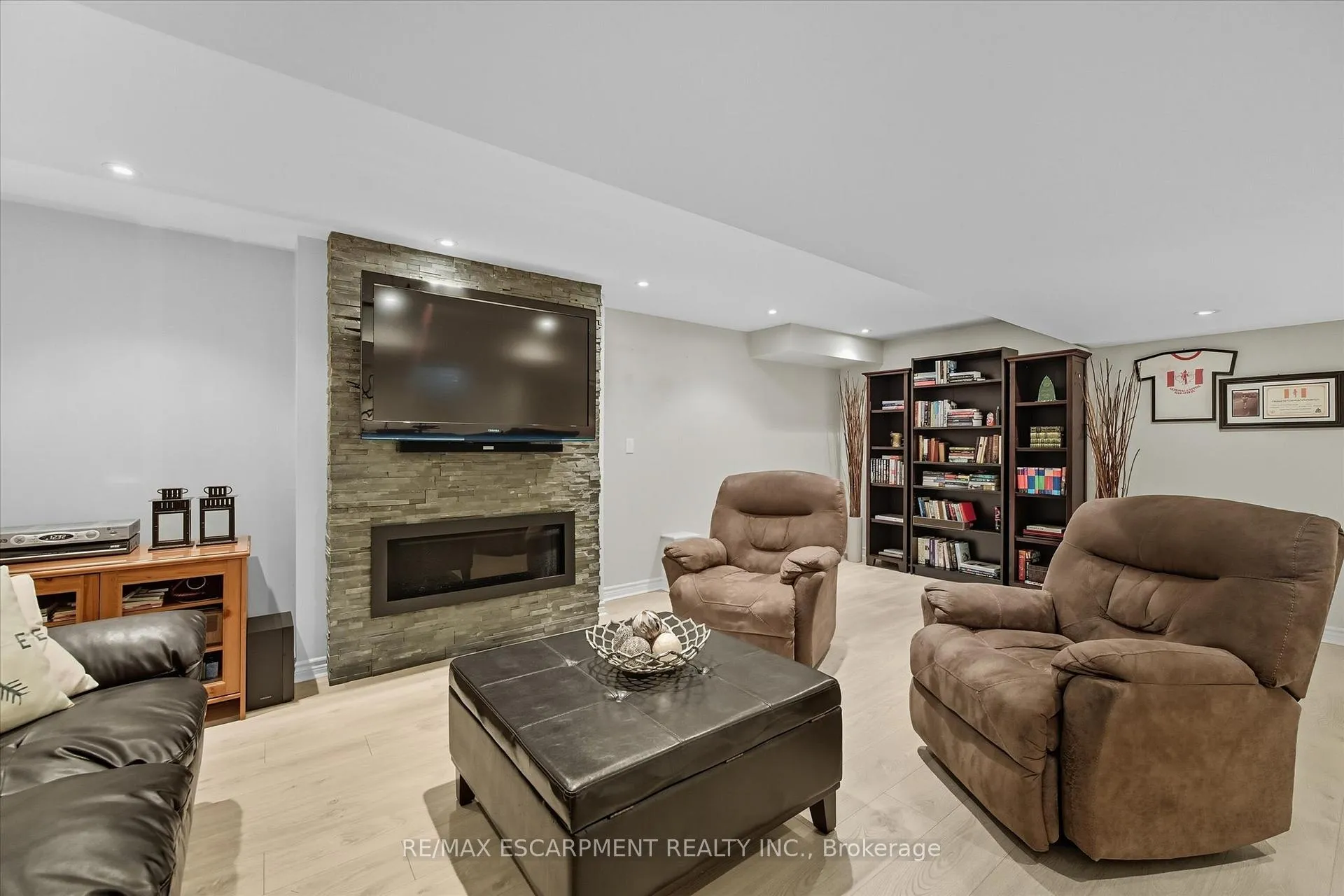 Photo 33 of 2265 Stokes Lane, Burlington, Orchard — HOMEH