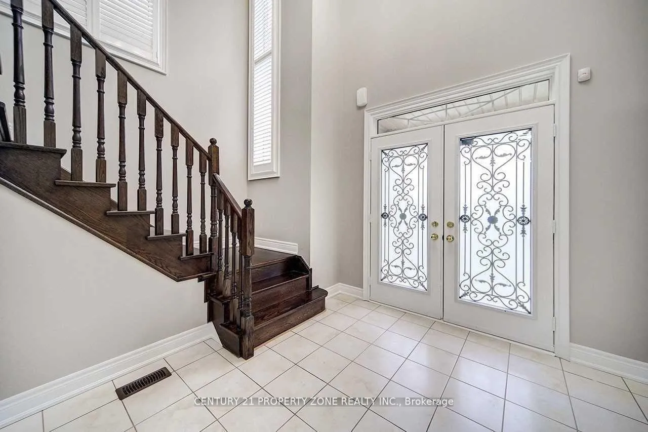 Photo 3 of 41 Timbercove Road, Brampton, Credit Valley — HOMEH