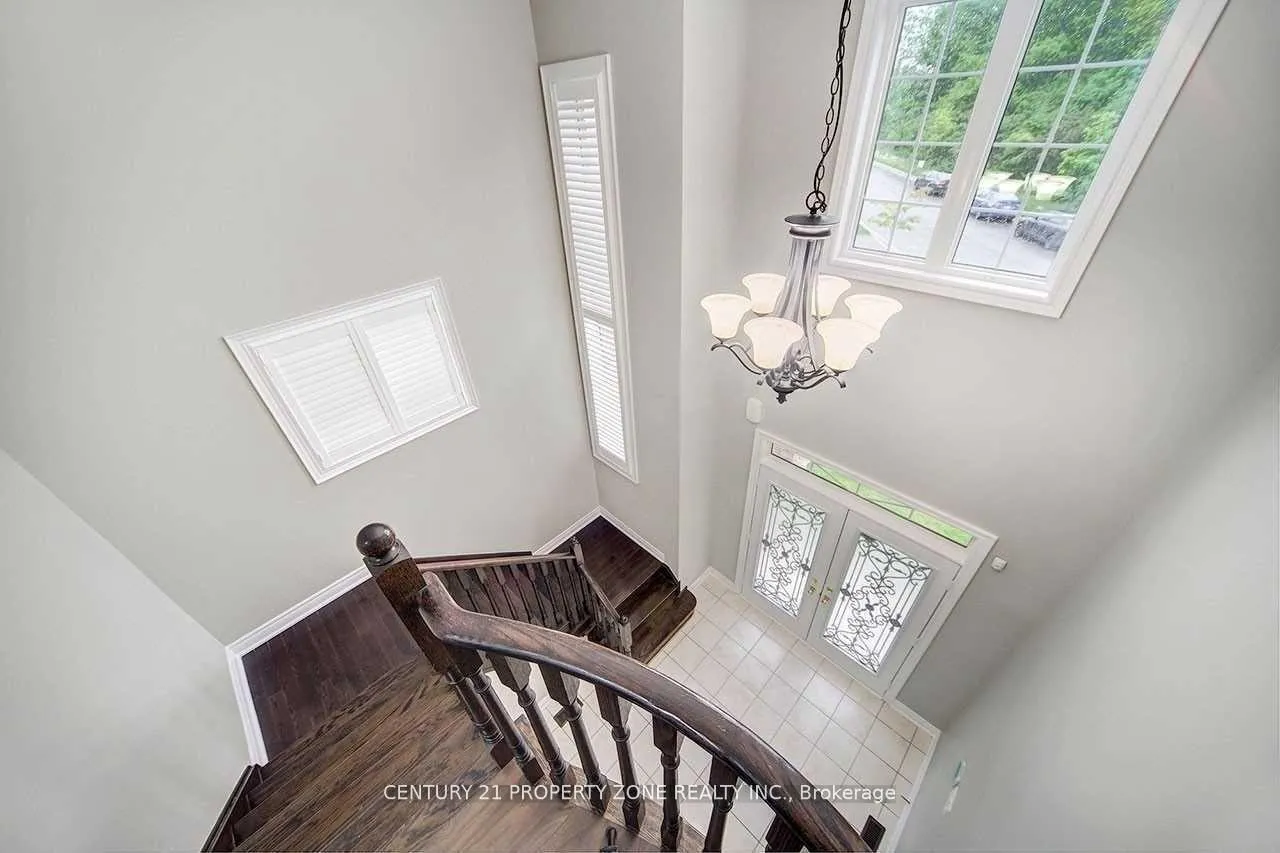 Photo 4 of 41 Timbercove Road, Brampton, Credit Valley — HOMEH