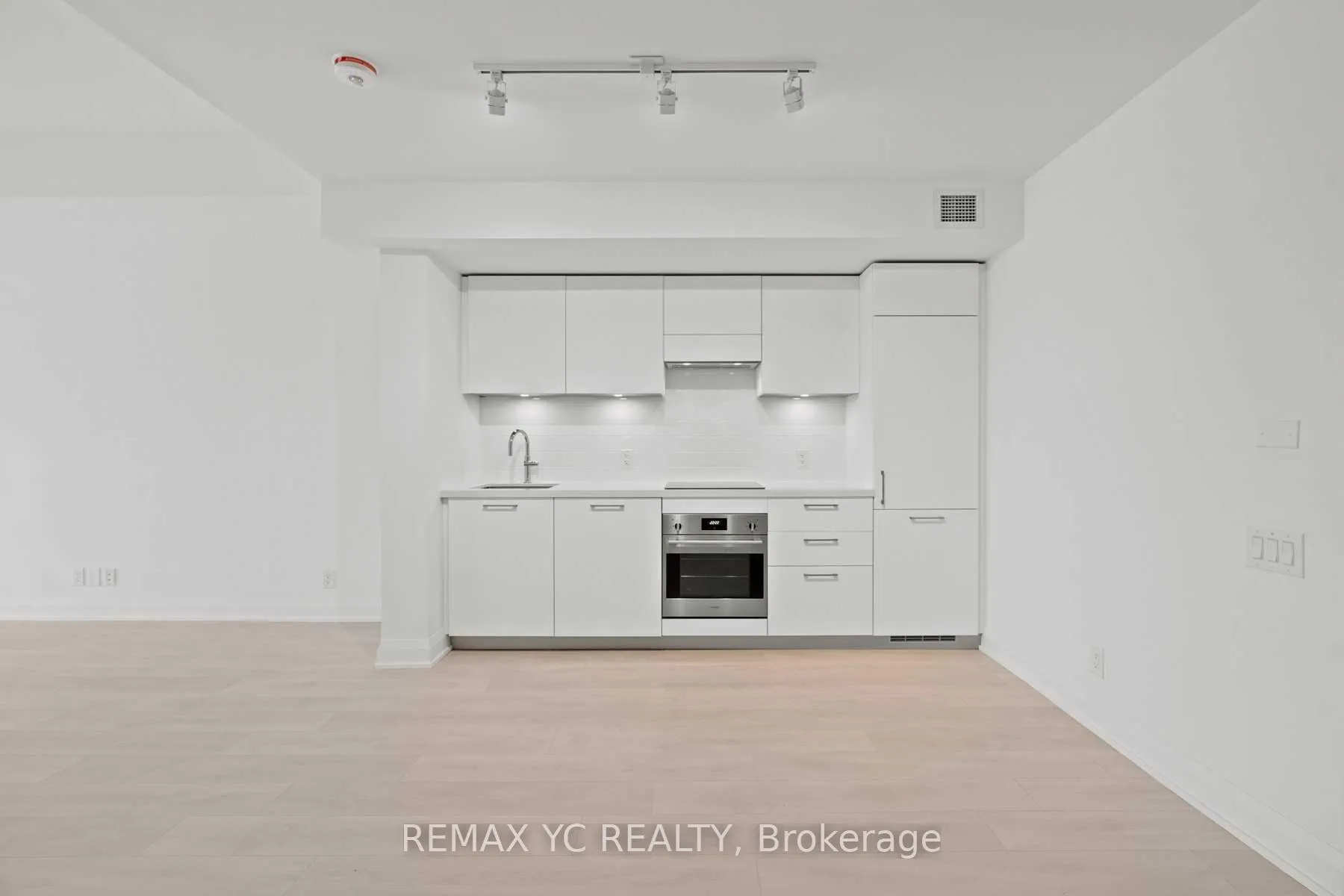 Photo 4 of Unit 615, 33 Frederick Todd Way, Toronto, Thorncliffe Park — HOMEH