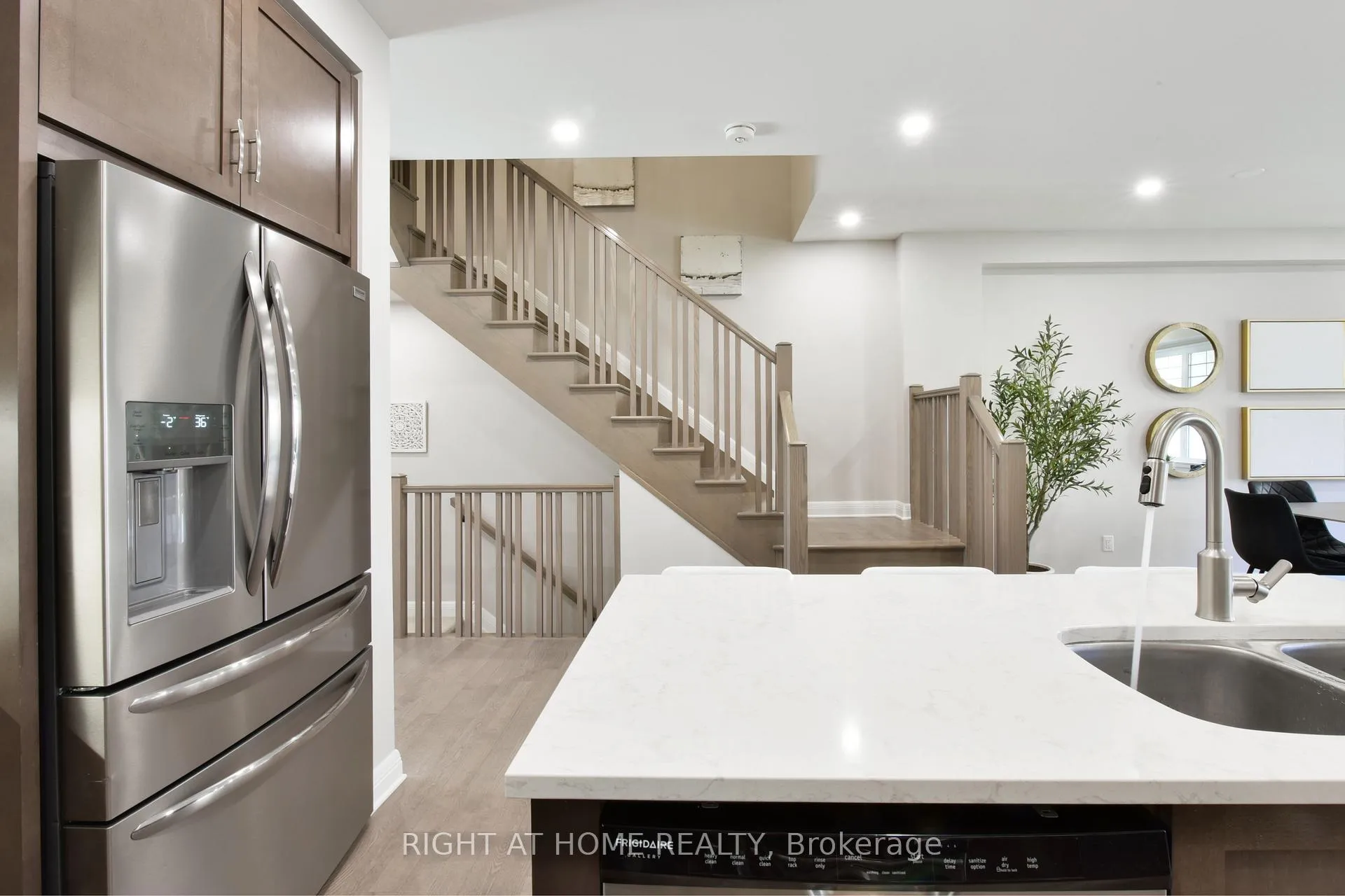 Photo 8 of 117 Escarpment Crescent, Ottawa, Kanata - Kanata Lakes/Heritage Hills — HOMEH