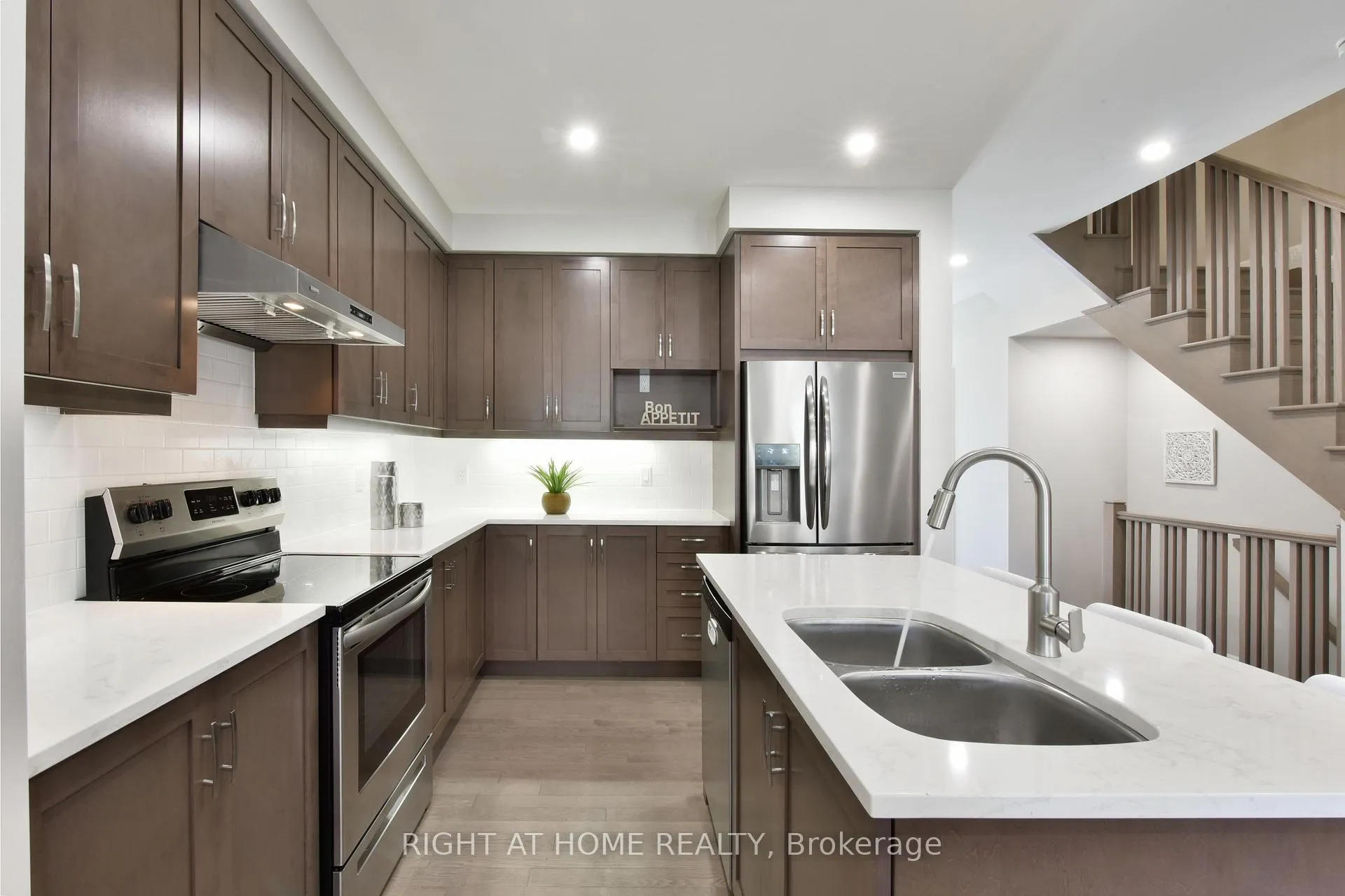 Photo 10 of 117 Escarpment Crescent, Ottawa, Kanata - Kanata Lakes/Heritage Hills — HOMEH
