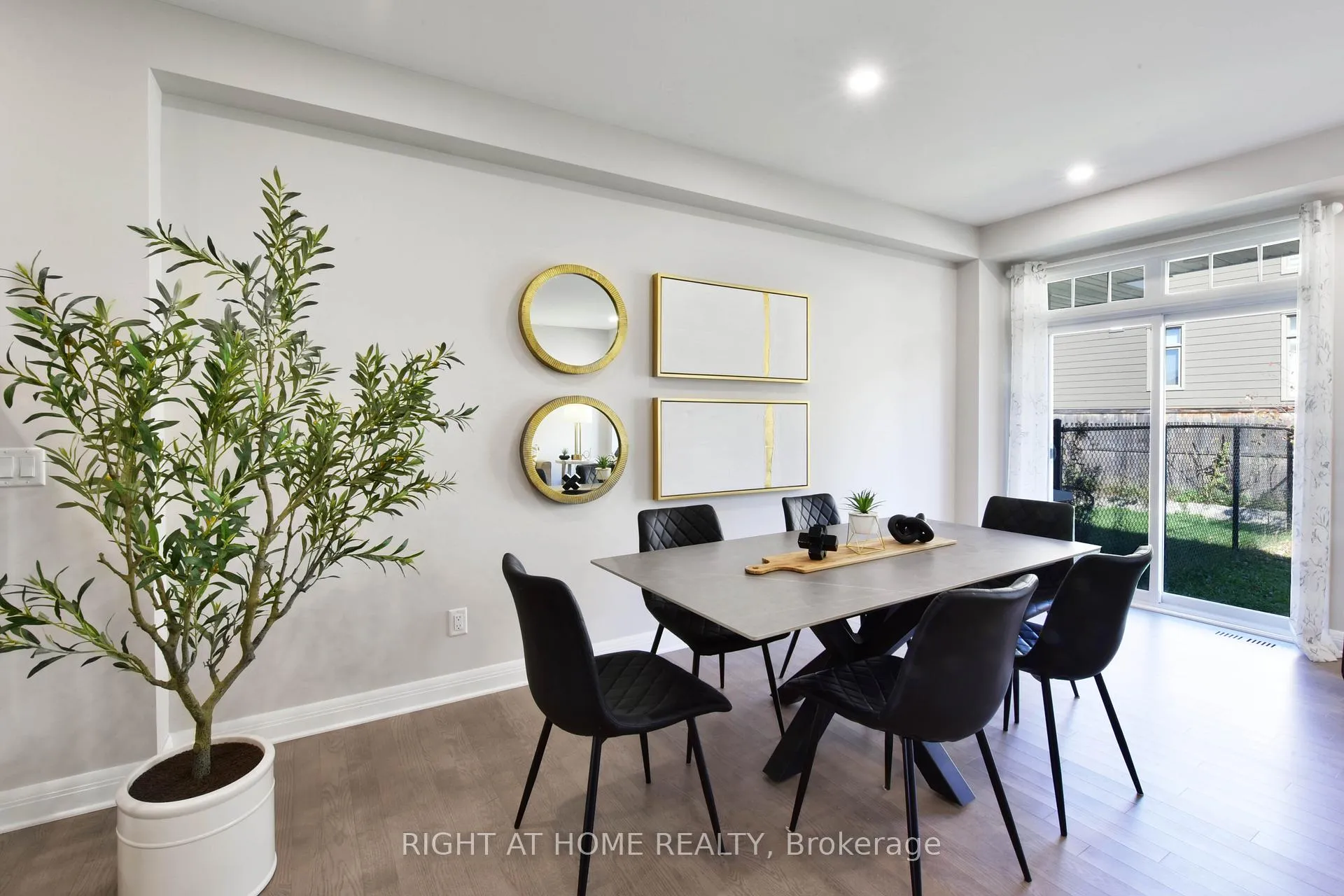 Photo 15 of 117 Escarpment Crescent, Ottawa, Kanata - Kanata Lakes/Heritage Hills — HOMEH