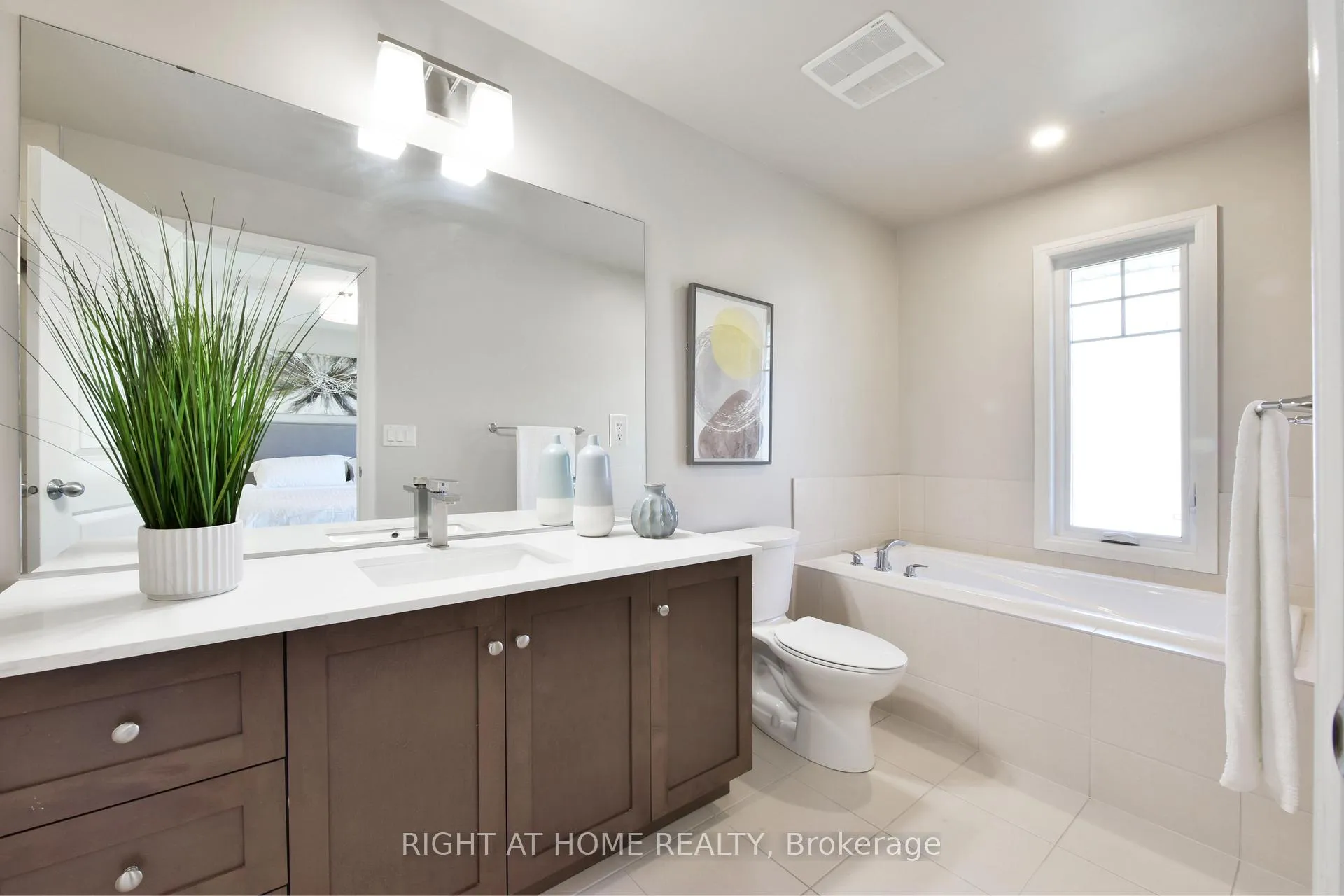 Photo 26 of 117 Escarpment Crescent, Ottawa, Kanata - Kanata Lakes/Heritage Hills — HOMEH