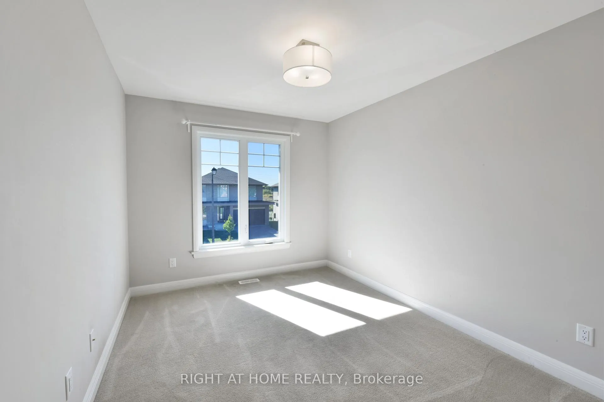 Photo 30 of 117 Escarpment Crescent, Ottawa, Kanata - Kanata Lakes/Heritage Hills — HOMEH