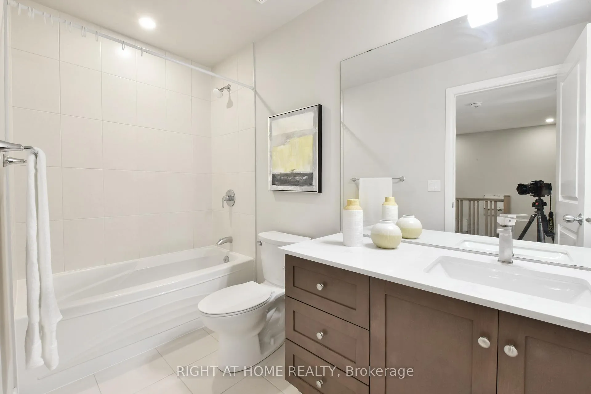 Photo 32 of 117 Escarpment Crescent, Ottawa, Kanata - Kanata Lakes/Heritage Hills — HOMEH