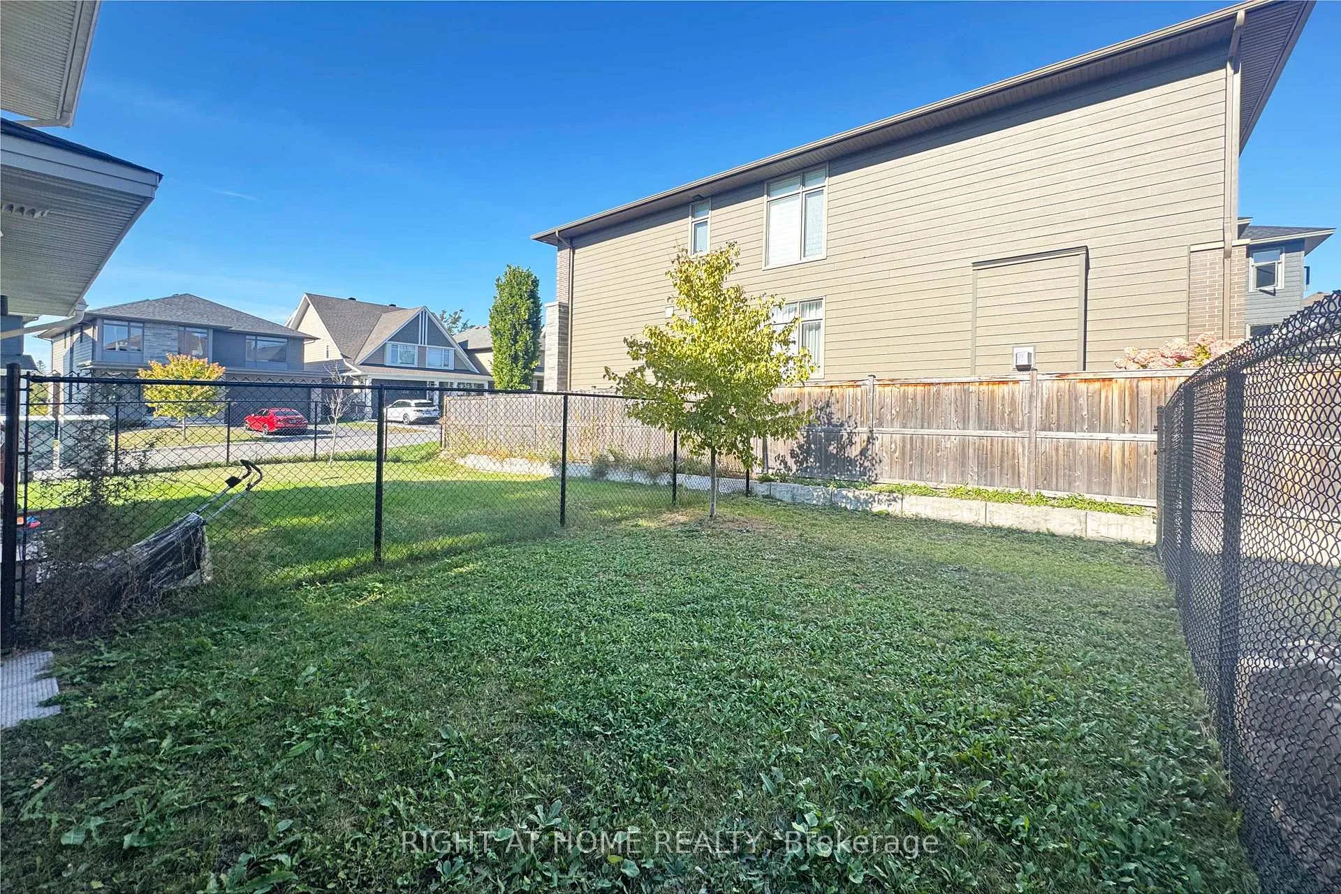 Photo 36 of 117 Escarpment Crescent, Ottawa, Kanata - Kanata Lakes/Heritage Hills — HOMEH
