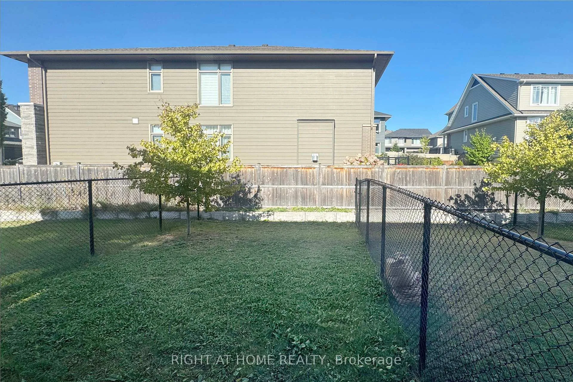 Photo 37 of 117 Escarpment Crescent, Ottawa, Kanata - Kanata Lakes/Heritage Hills — HOMEH