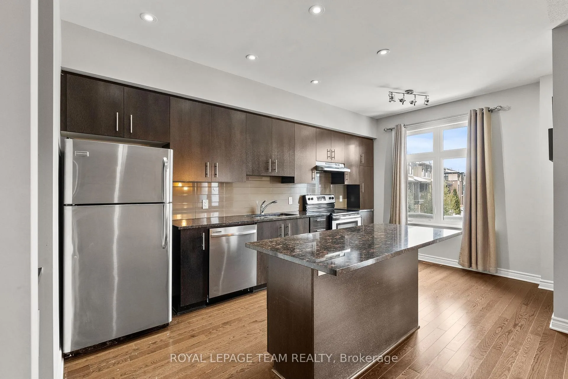Photo 14 of 88 Stockholm Private, Ottawa, Riverside South/Gloucester Glen — HOMEH